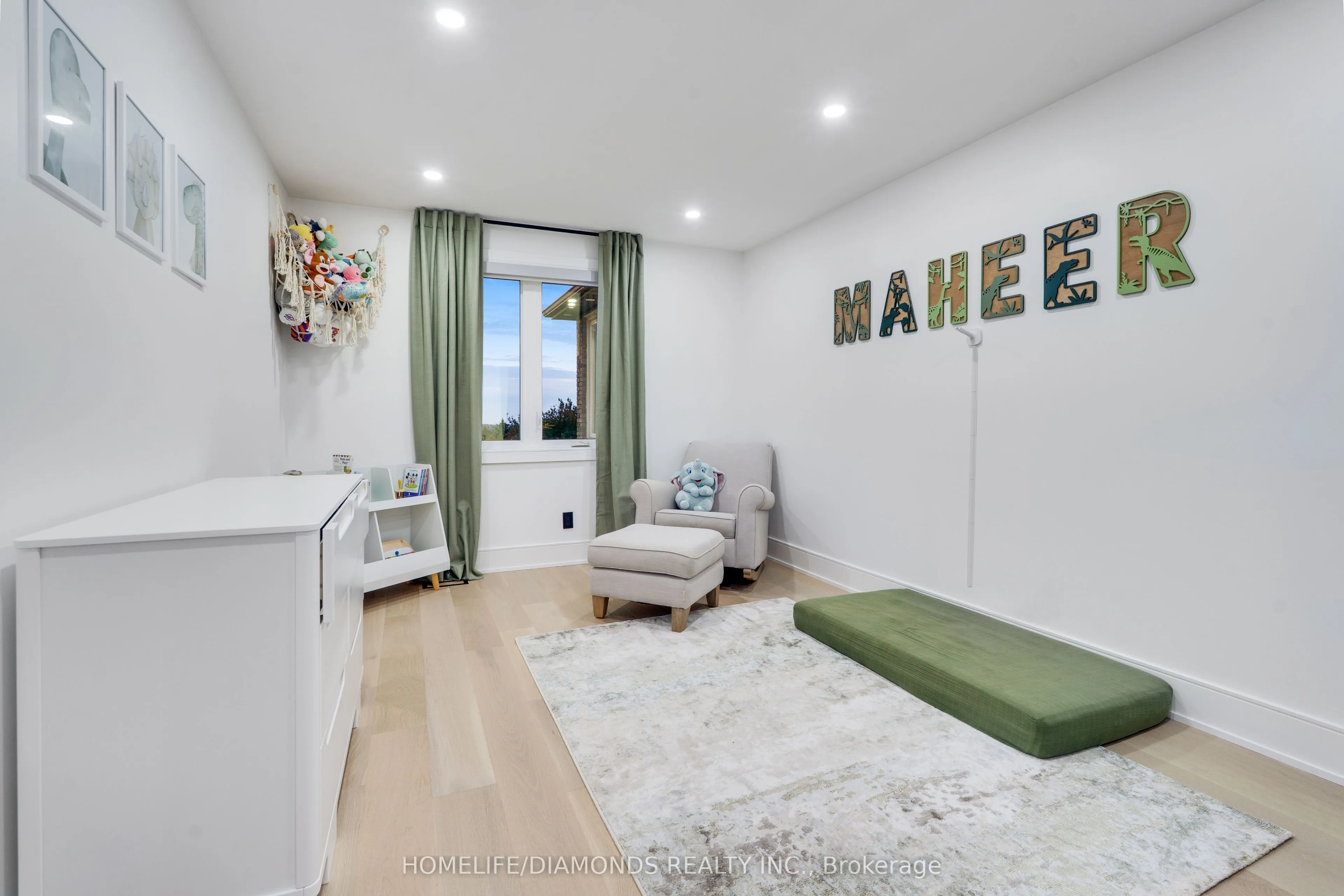 47 RIDGE POINT Drive