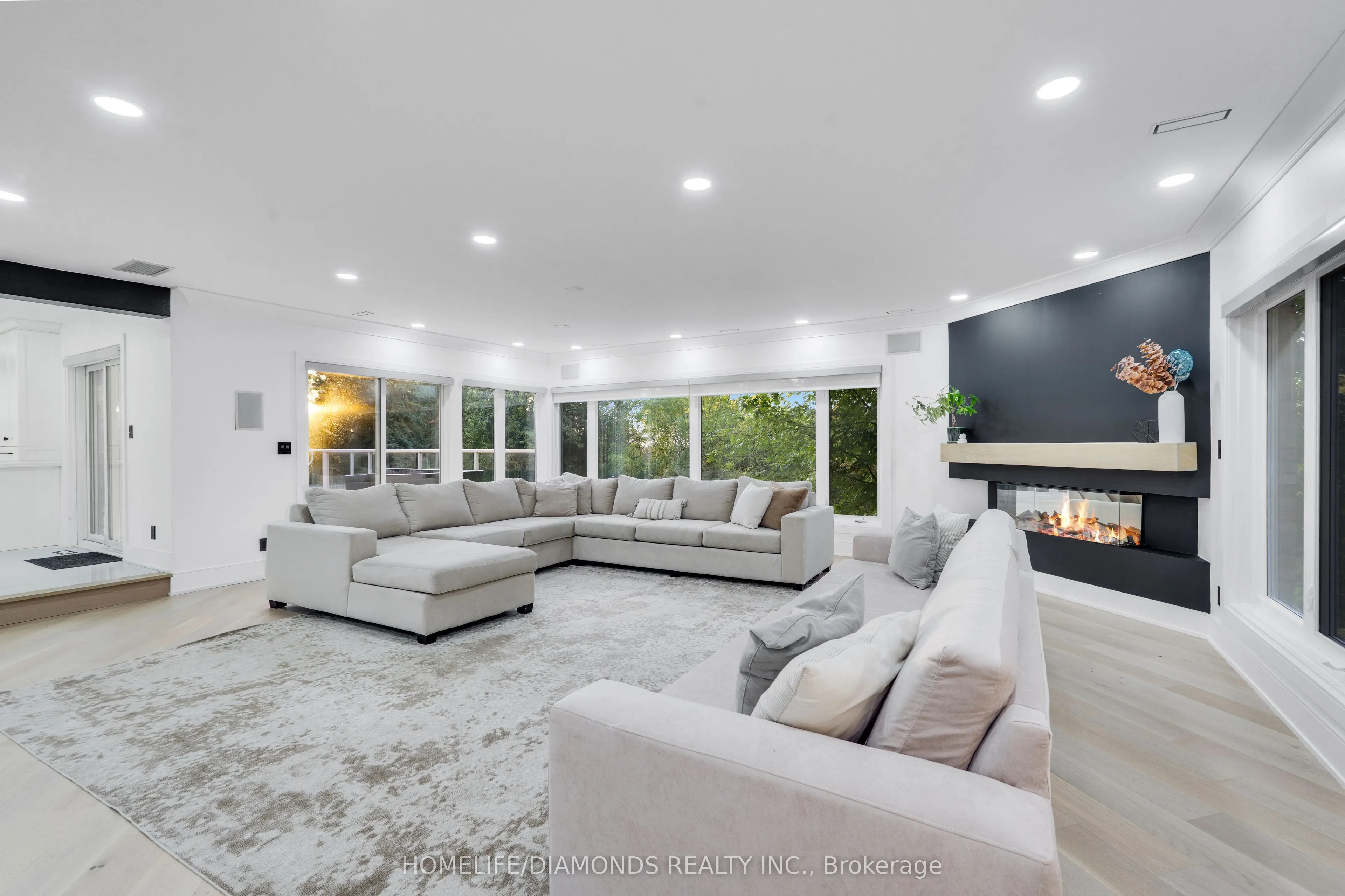 47 RIDGE POINT Drive