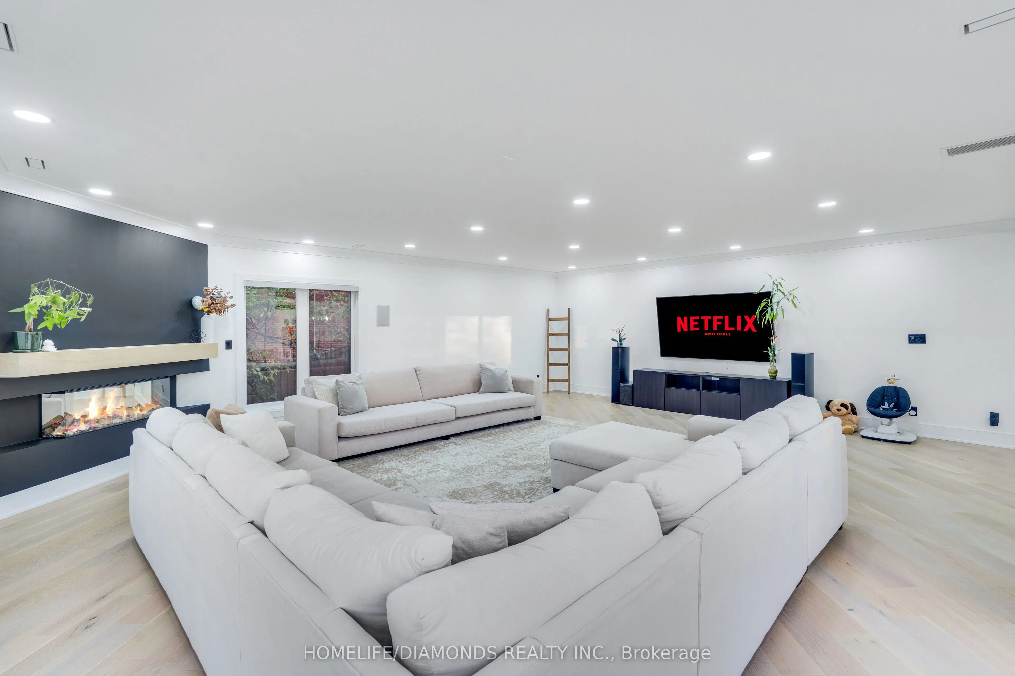 47 RIDGE POINT Drive