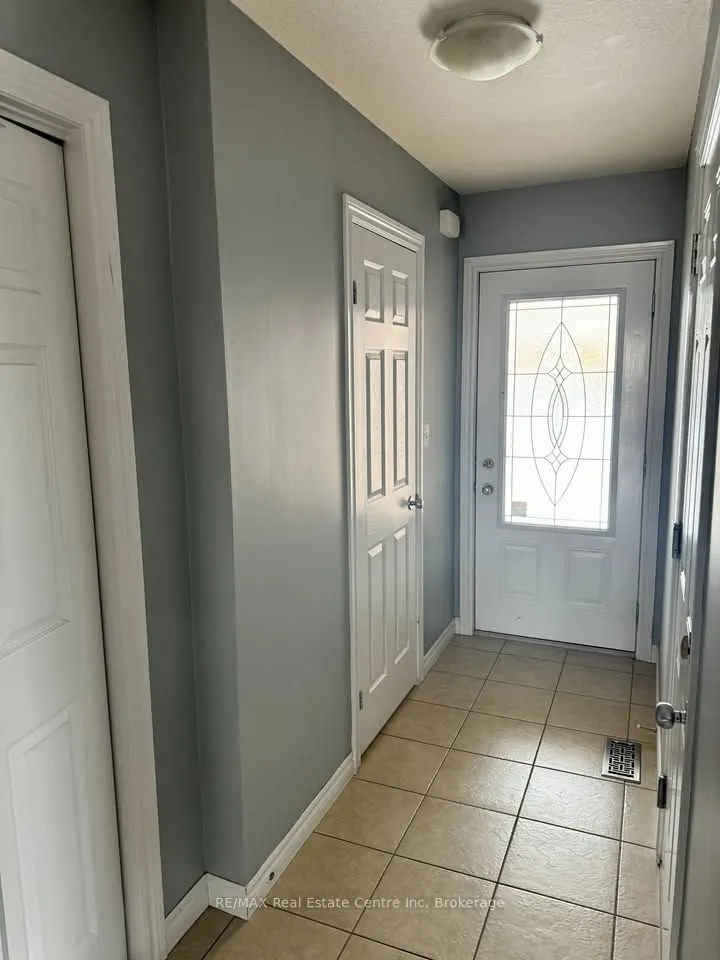 76 Clough Crescent, #UPPER