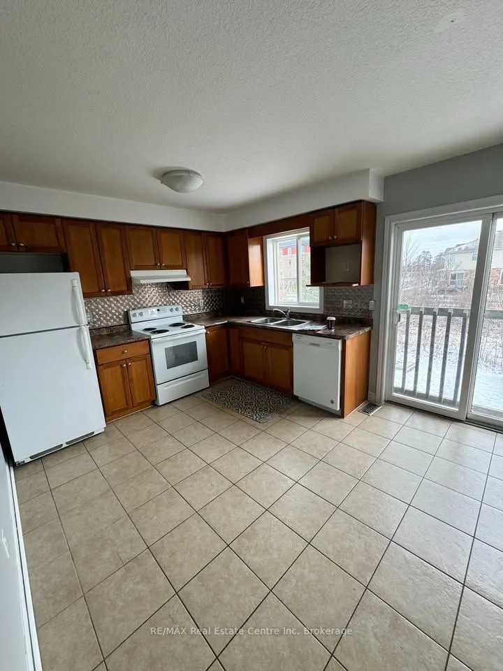 76 Clough Crescent, #UPPER