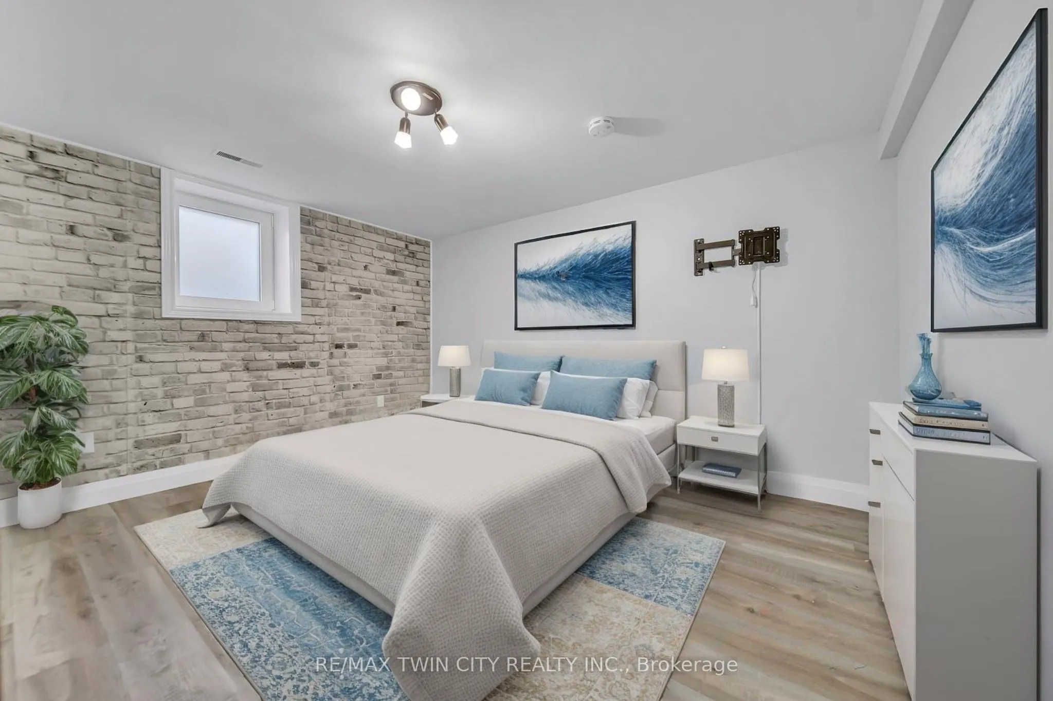 88 Glen Lake Crescent