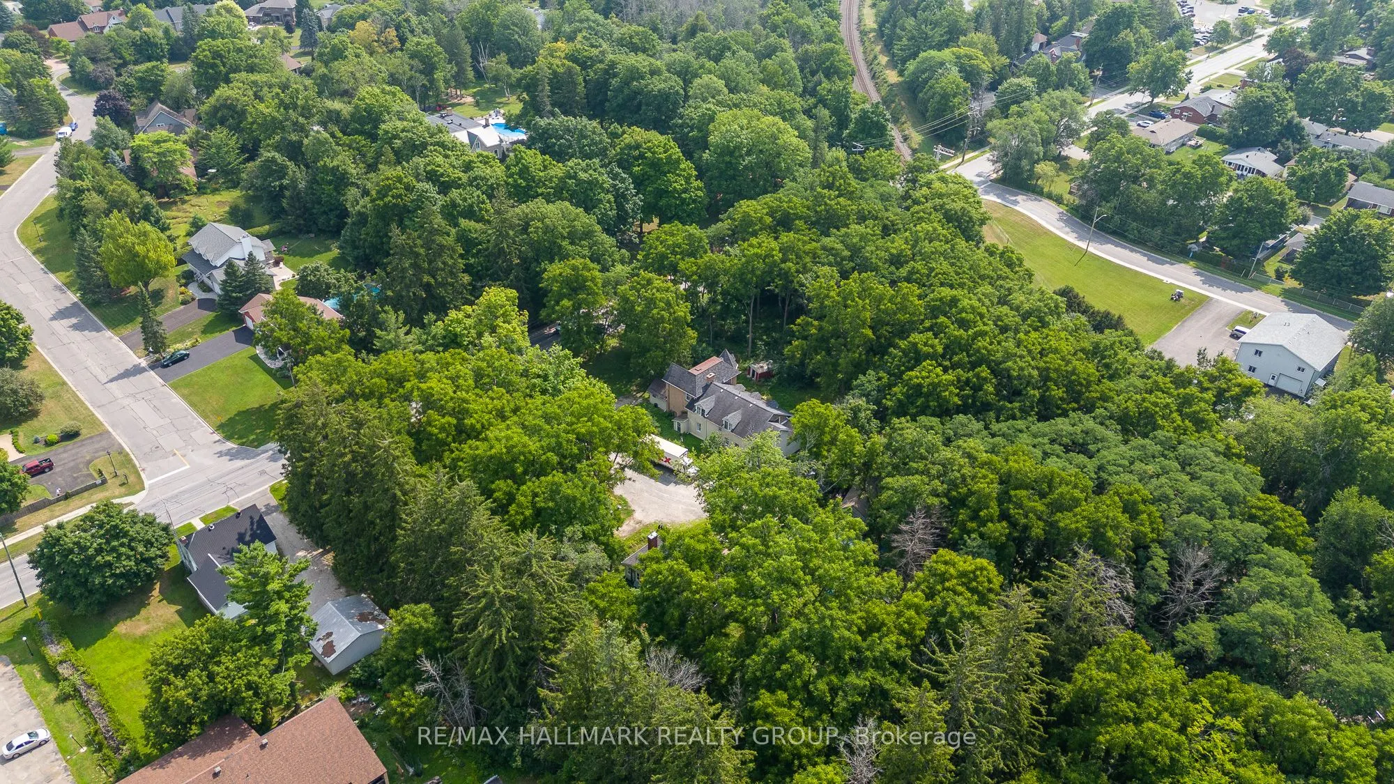 60 Drummond Street W