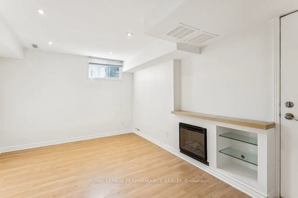 6 Gillespie Crescent