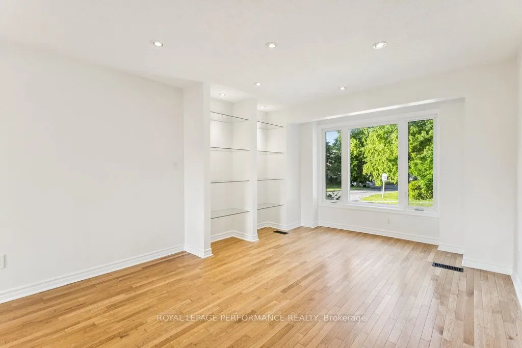 6 Gillespie Crescent