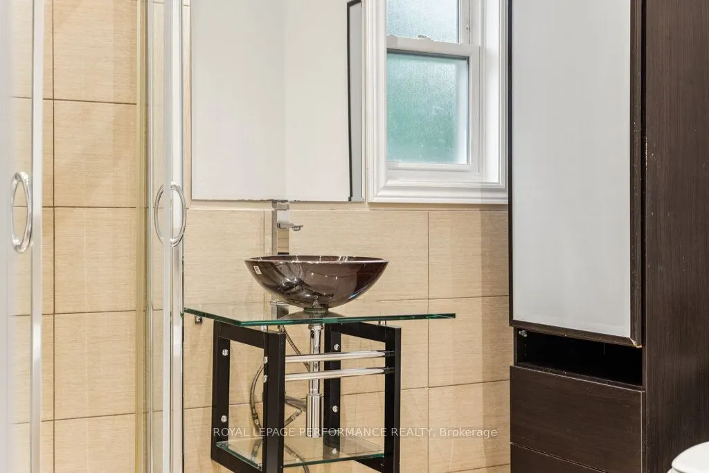 6 Gillespie Crescent