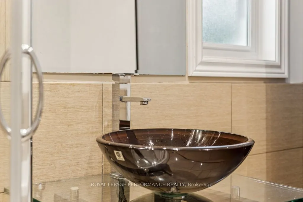 6 Gillespie Crescent