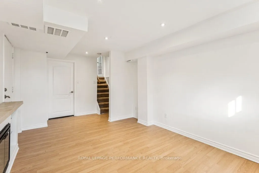 6 Gillespie Crescent