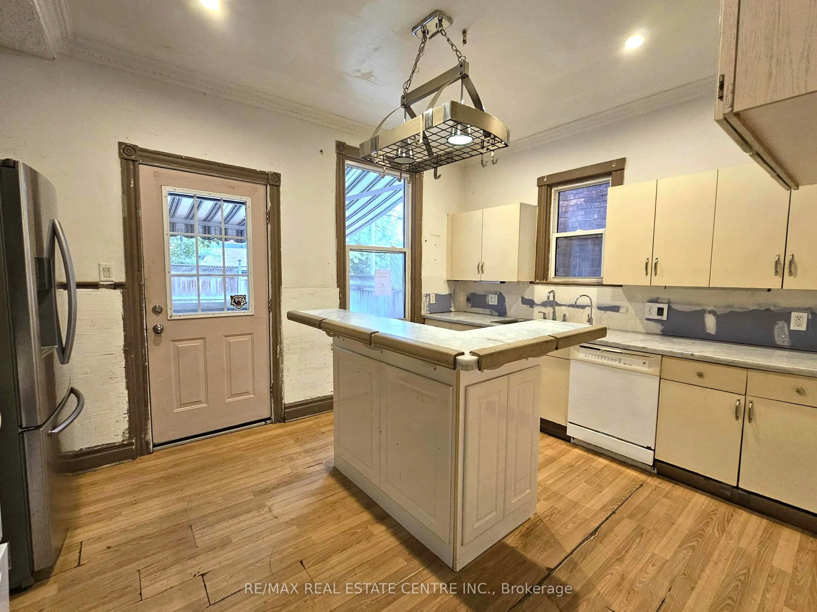 35 Fairleigh Avenue N