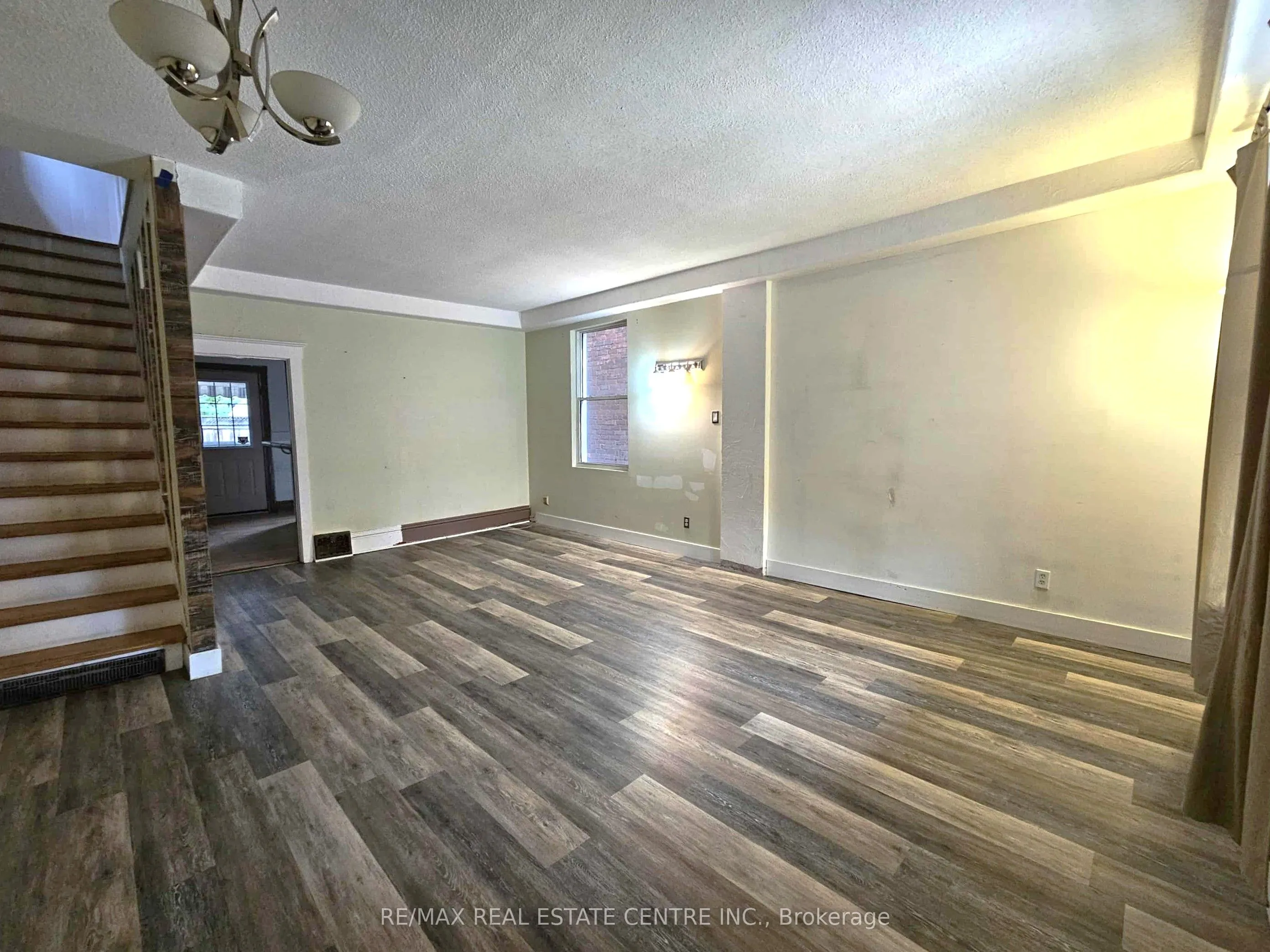 35 Fairleigh Avenue N