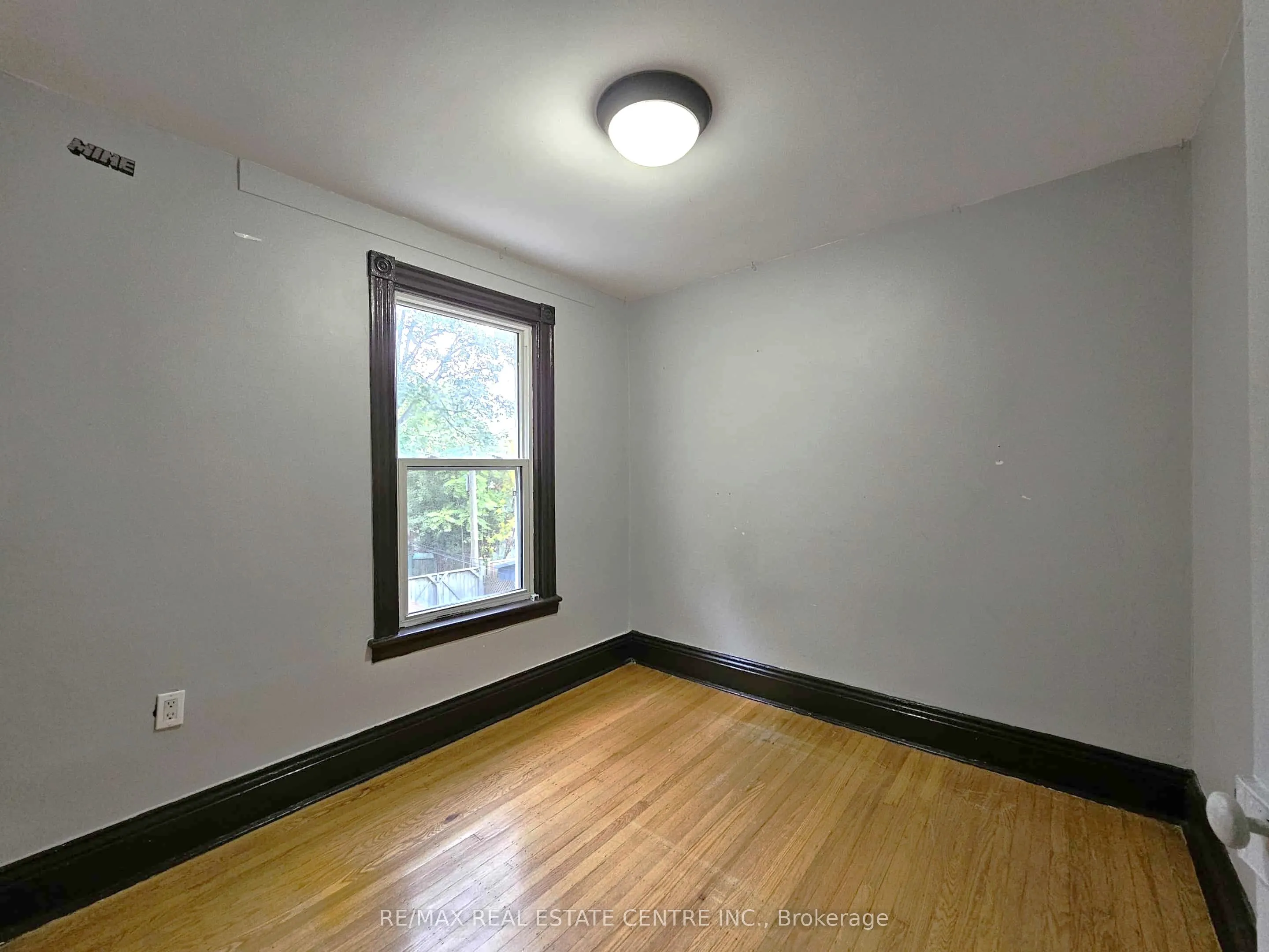 35 Fairleigh Avenue N