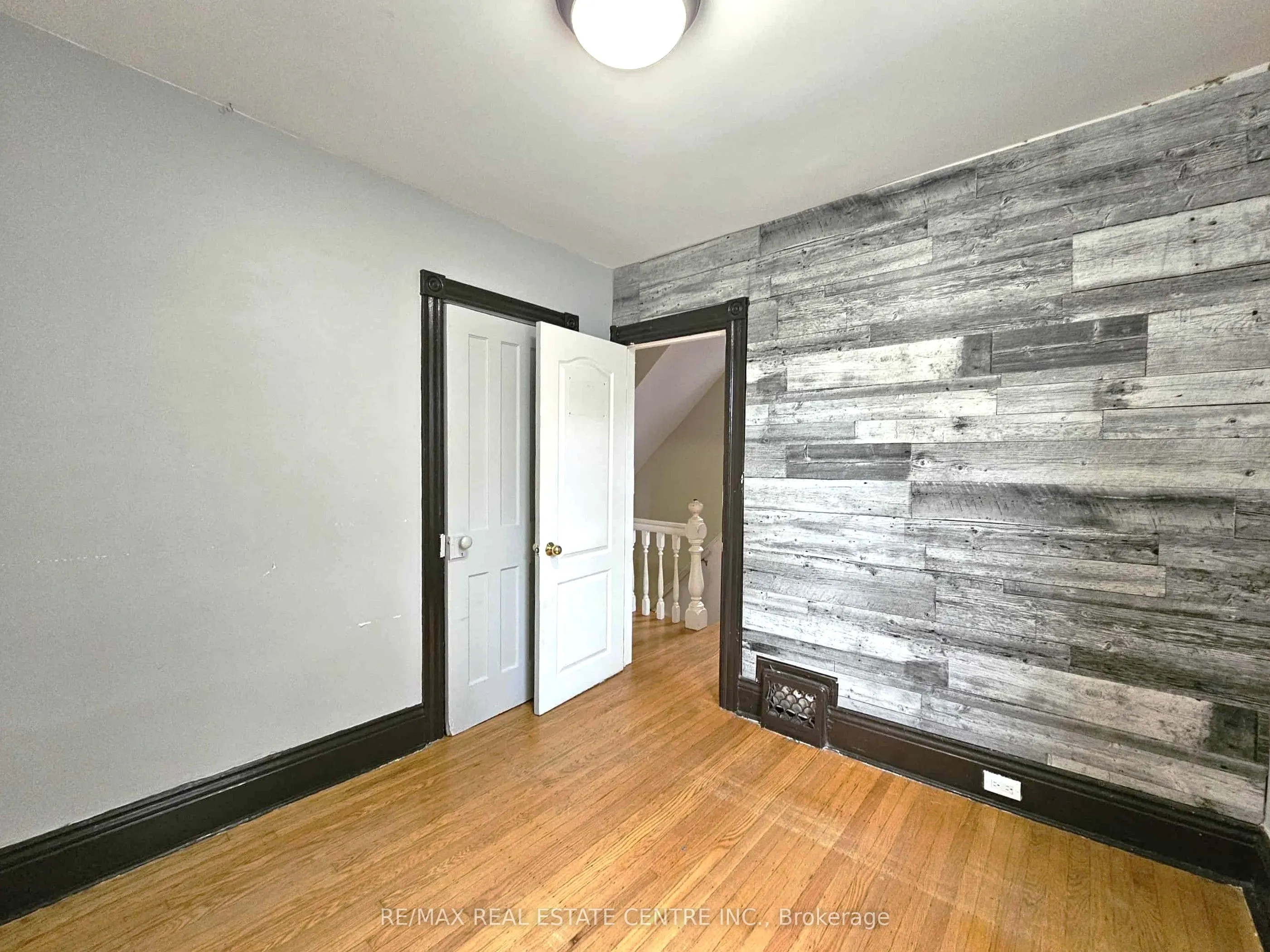 35 Fairleigh Avenue N