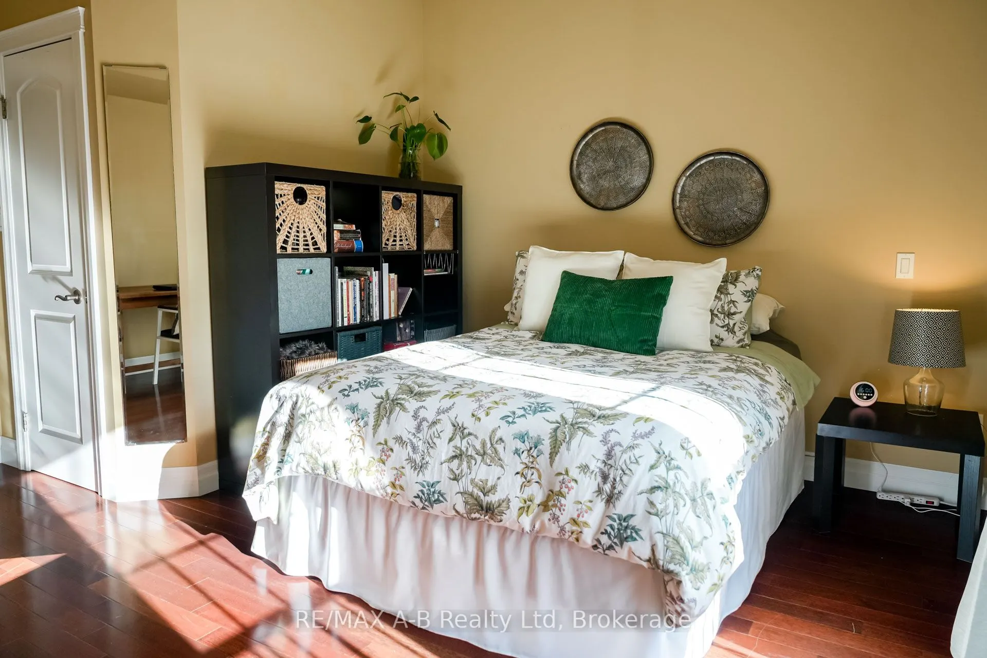 555 King Street E, #305