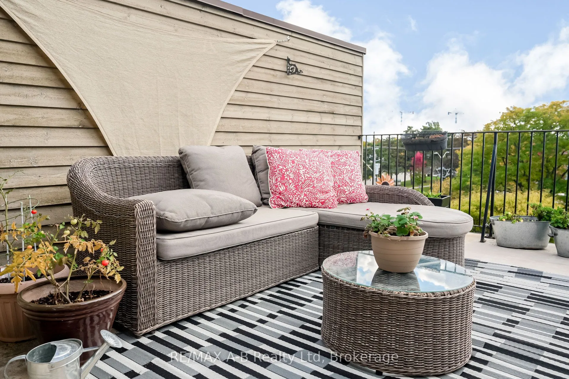 555 King Street E, #305