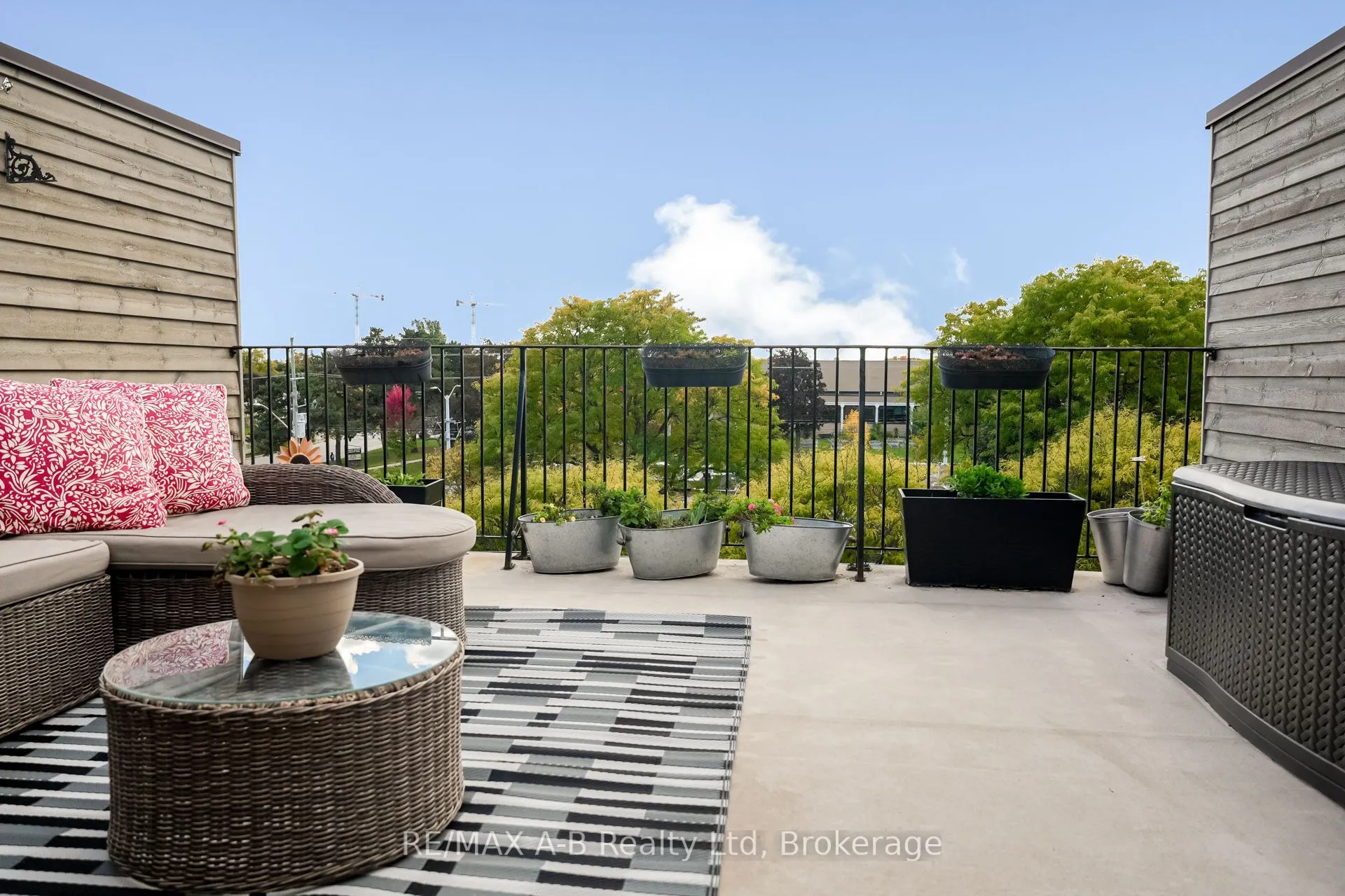 555 King Street E, #305