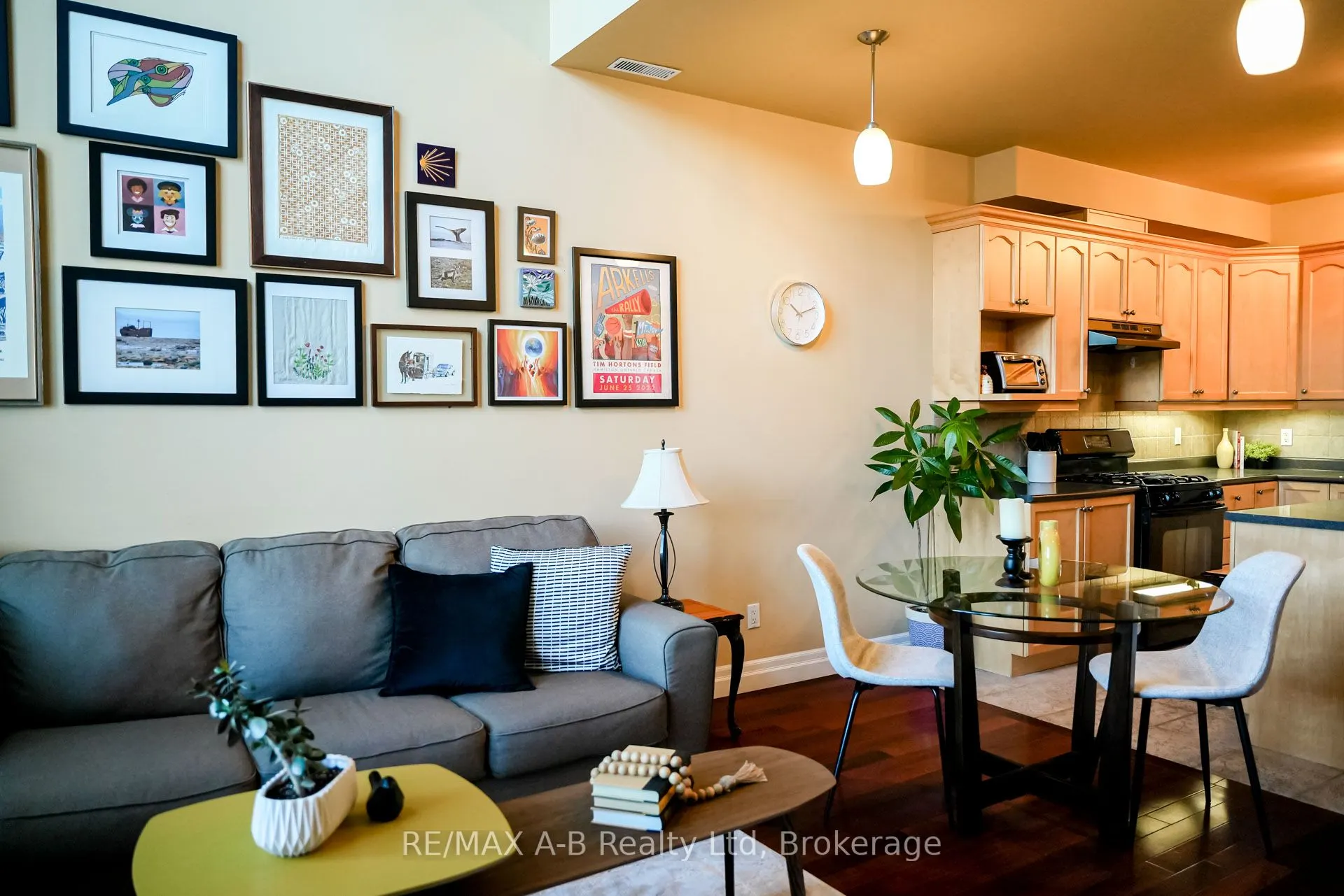 555 King Street E, #305