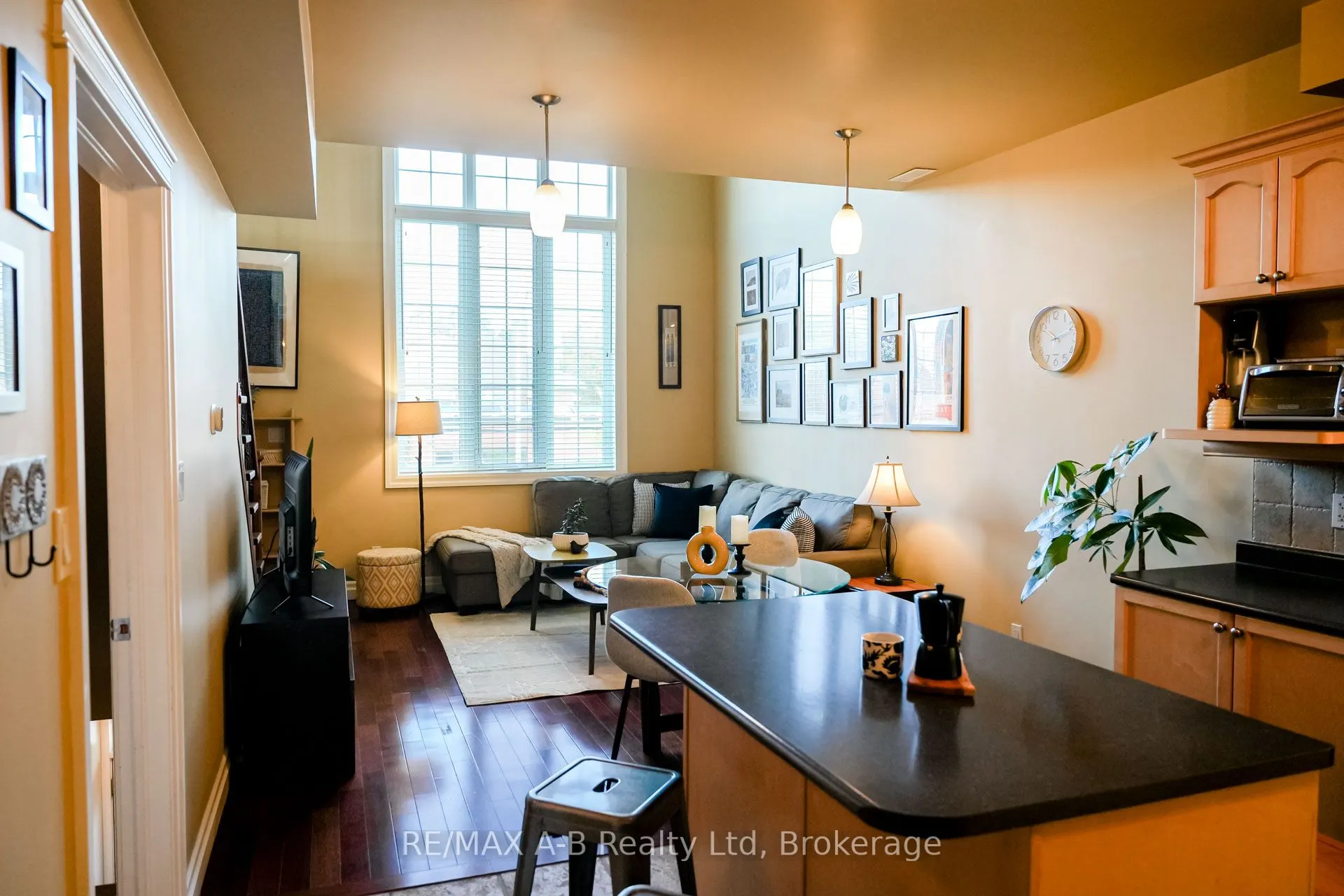 555 King Street E, #305