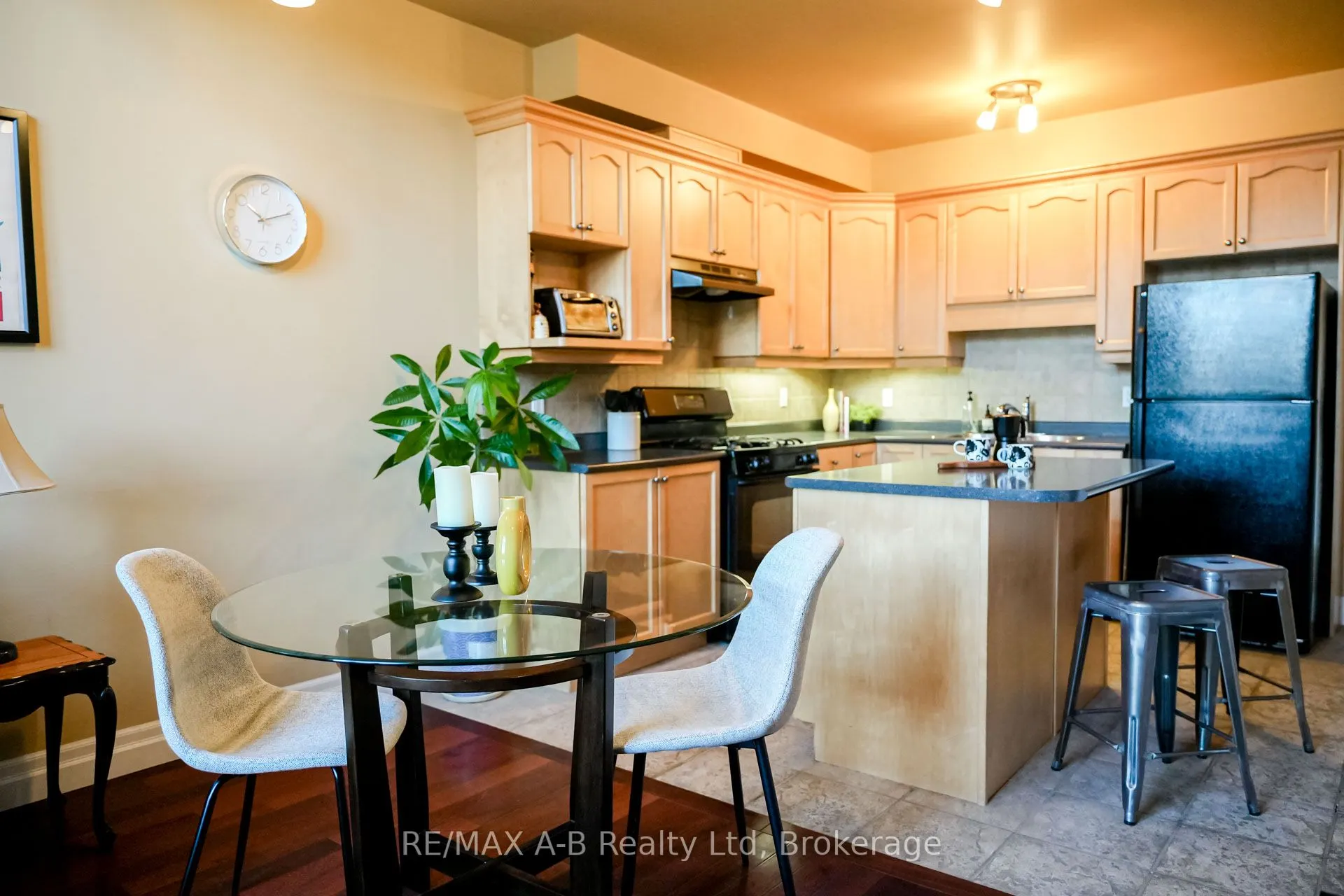 555 King Street E, #305