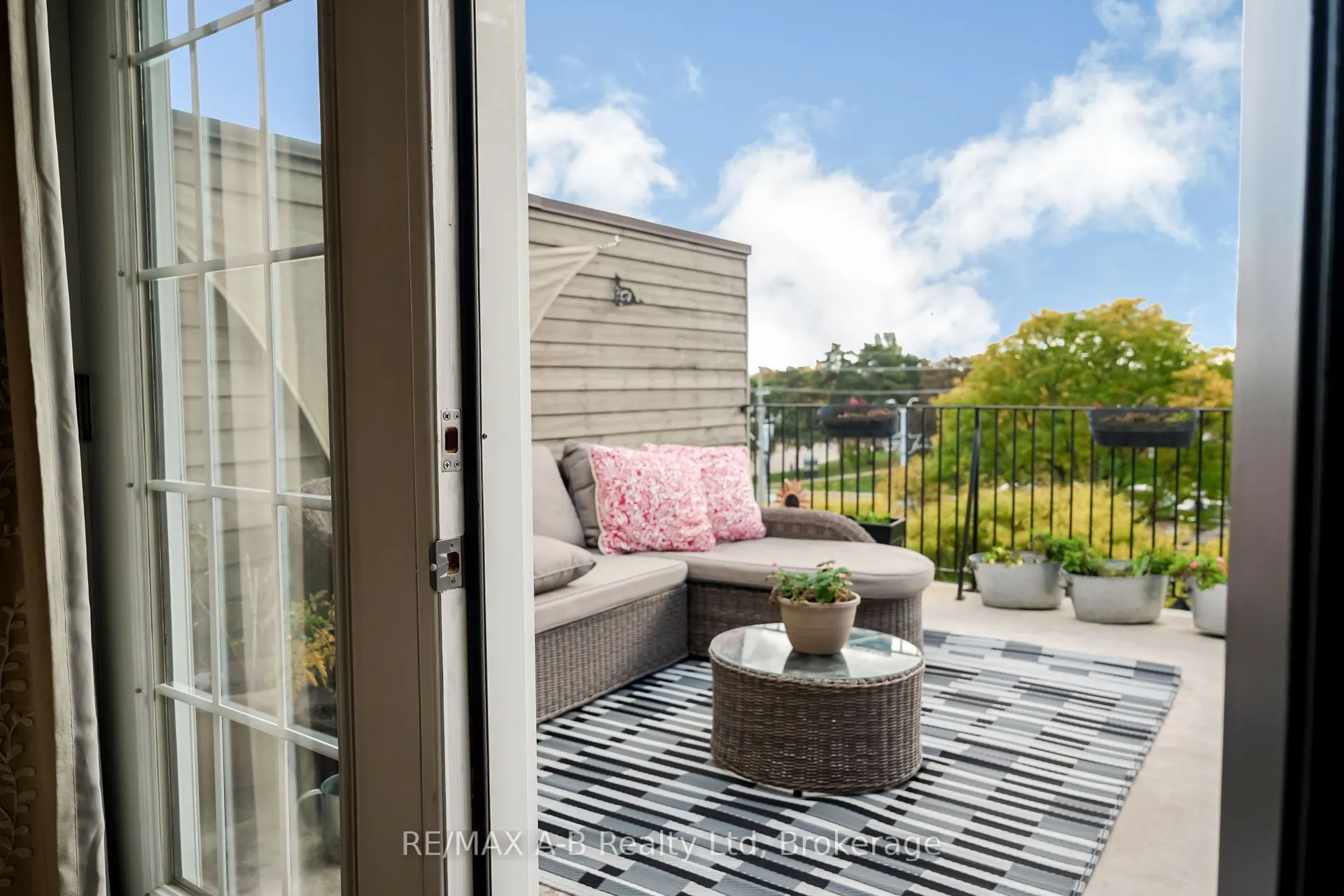 555 King Street E, #305