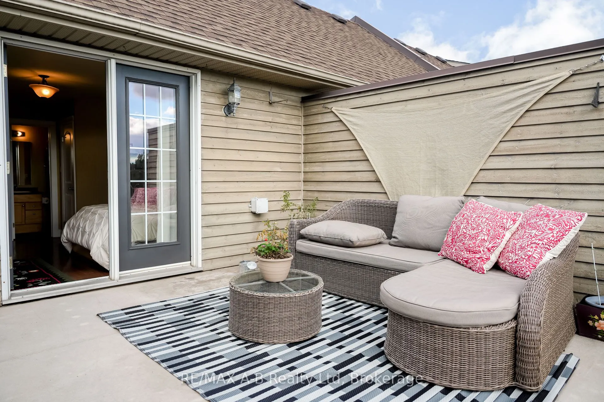 555 King Street E, #305