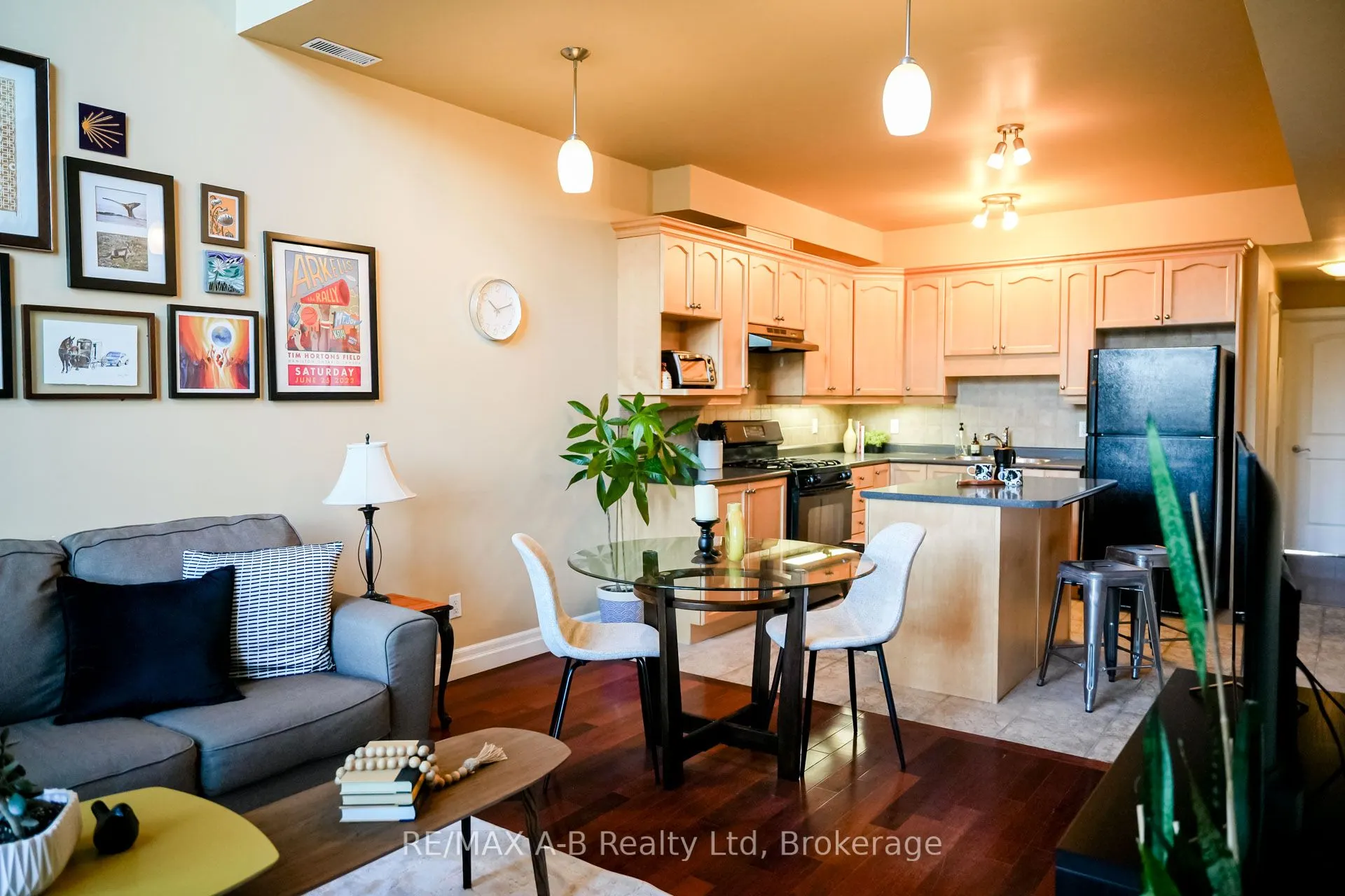 555 King Street E, #305