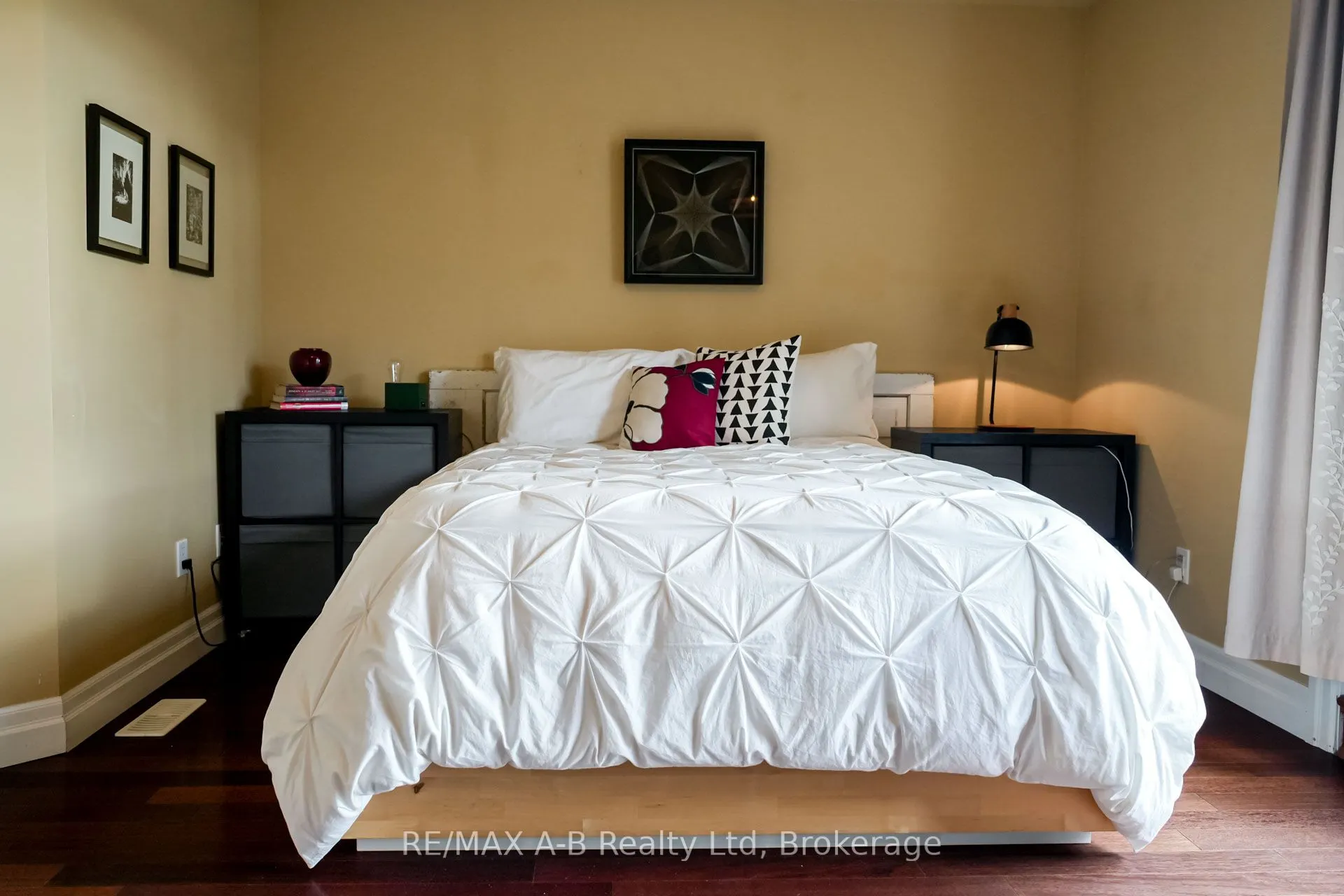 555 King Street E, #305