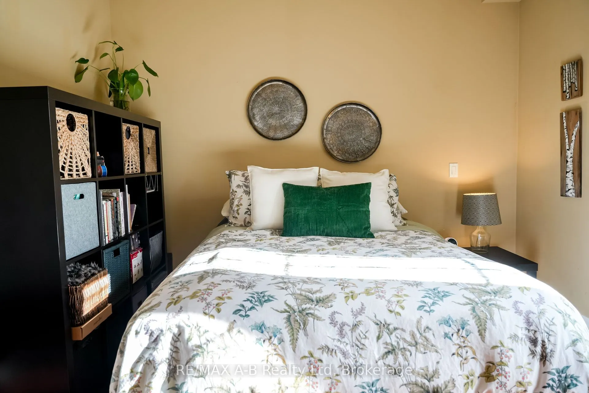 555 King Street E, #305