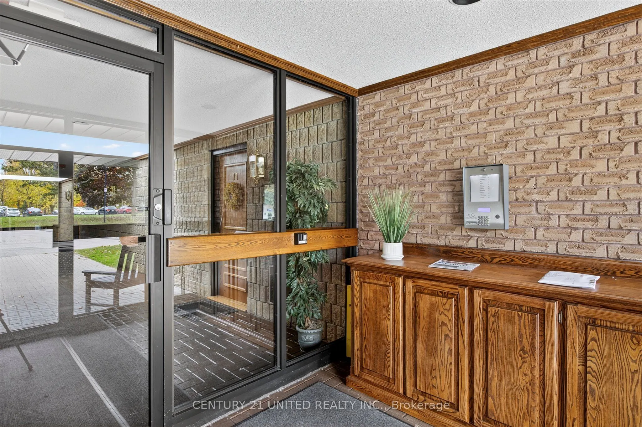 635 Whitaker Street, #8