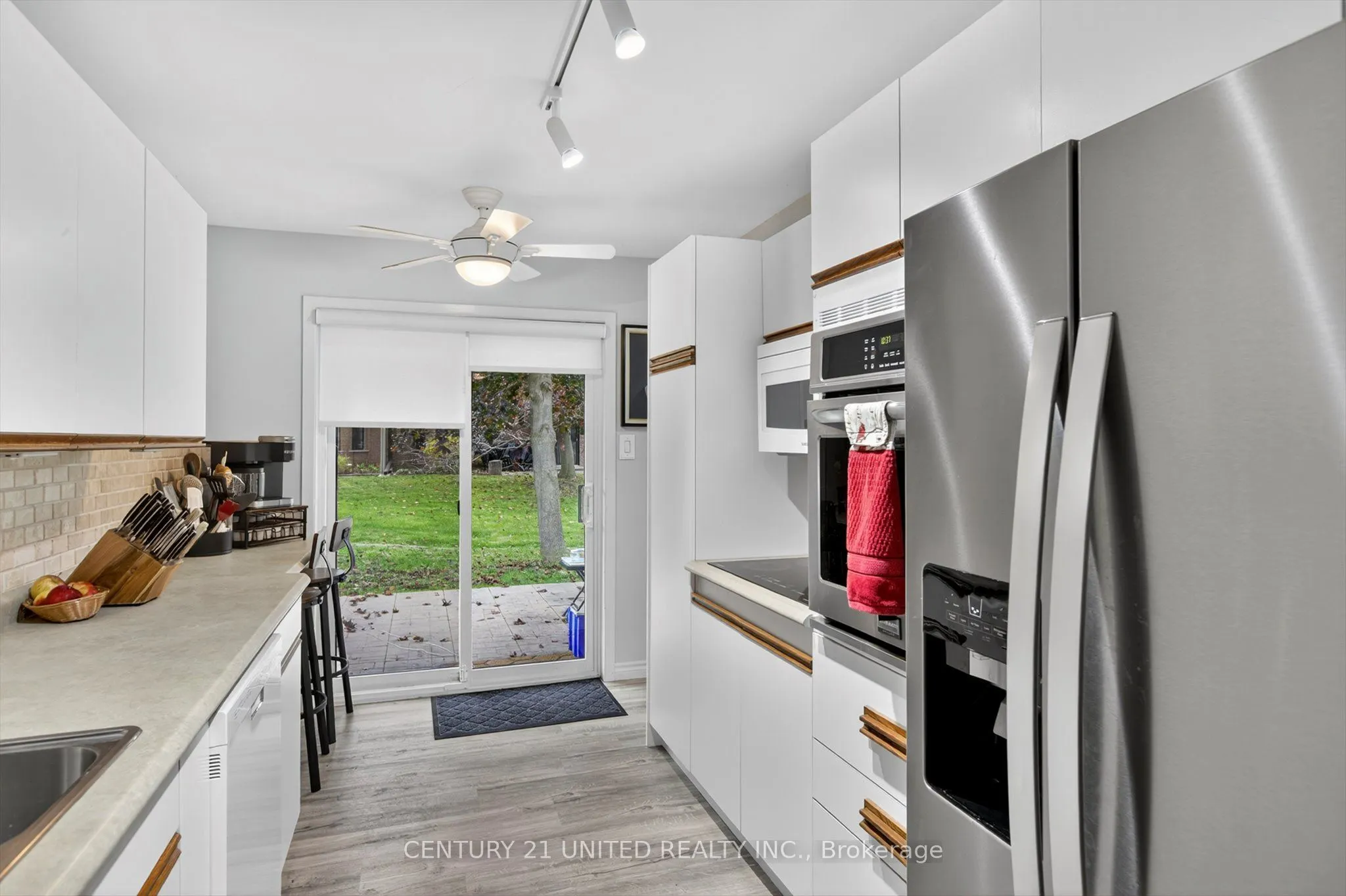 635 Whitaker Street, #8