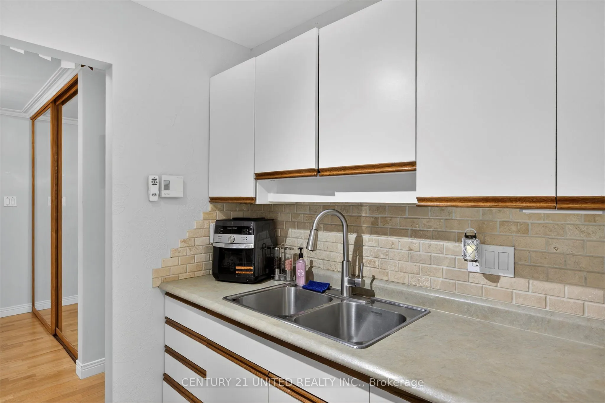 635 Whitaker Street, #8