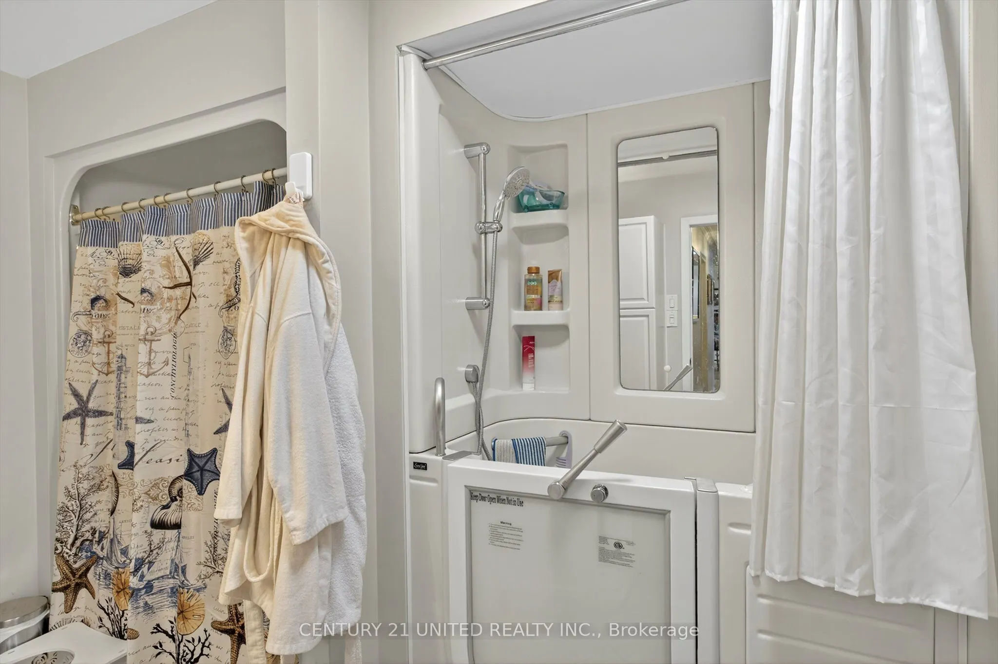 635 Whitaker Street, #8