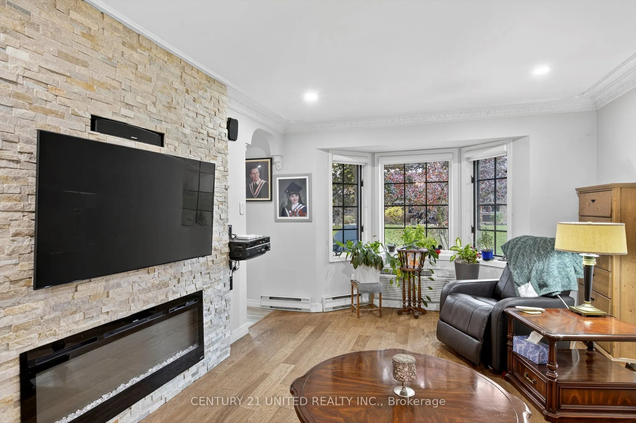 635 Whitaker Street, #8