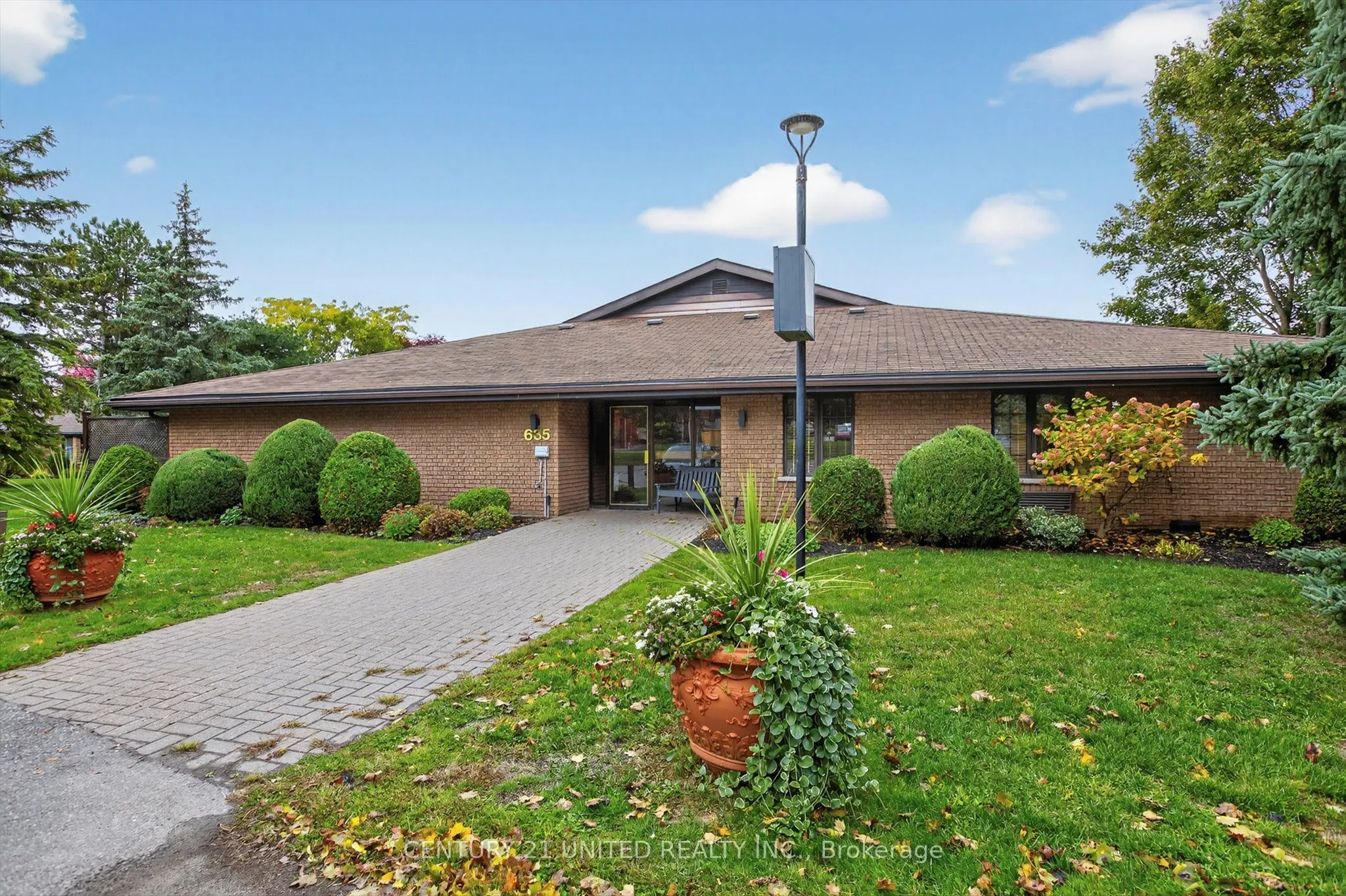 635 Whitaker Street, #8