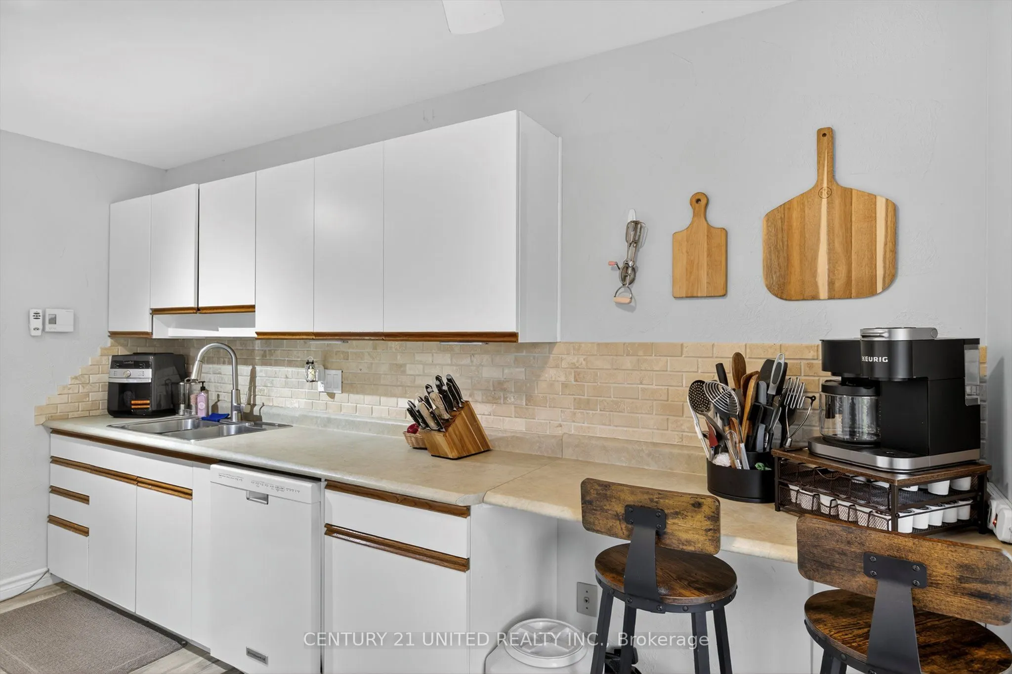 635 Whitaker Street, #8