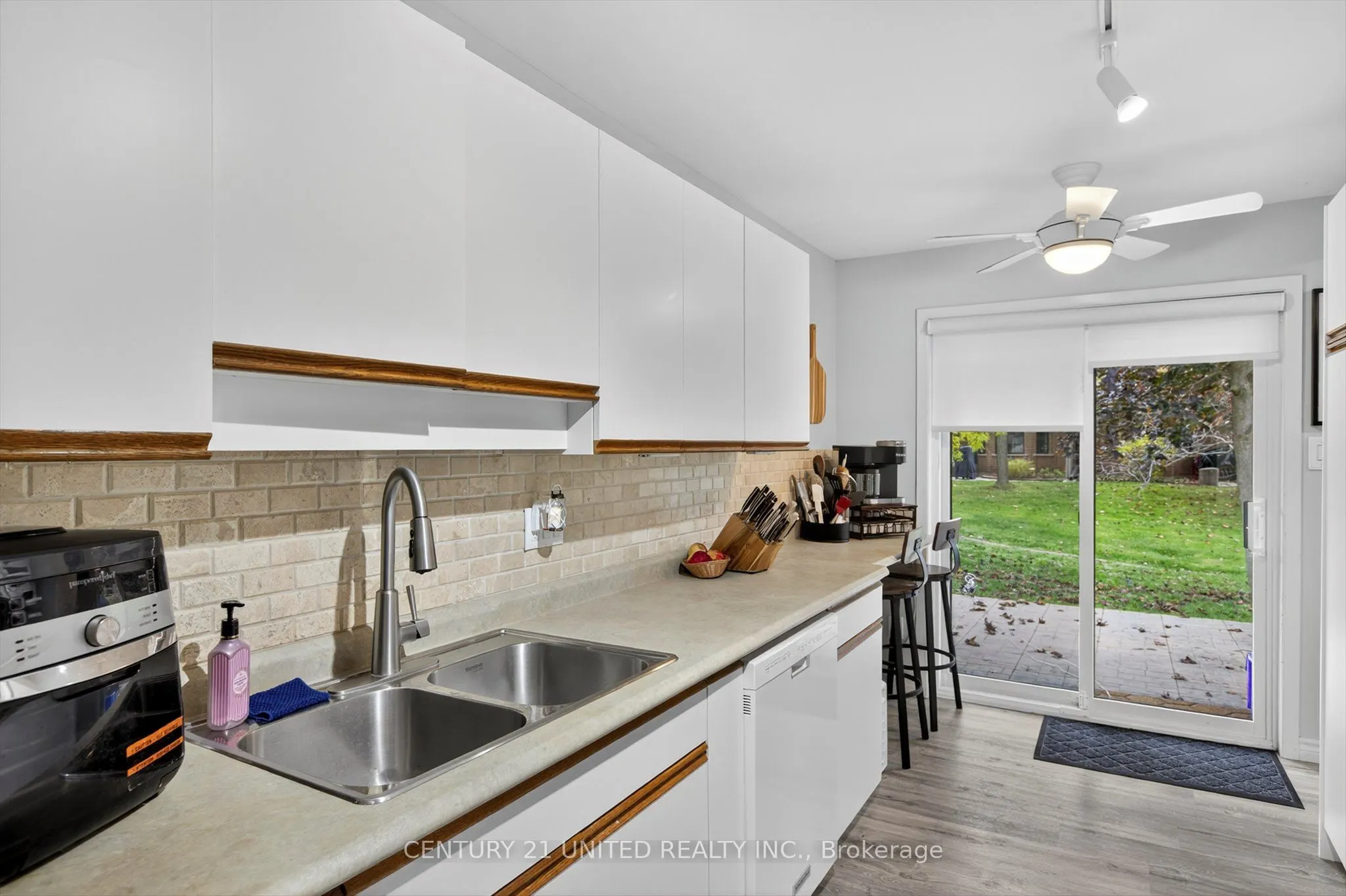 635 Whitaker Street, #8