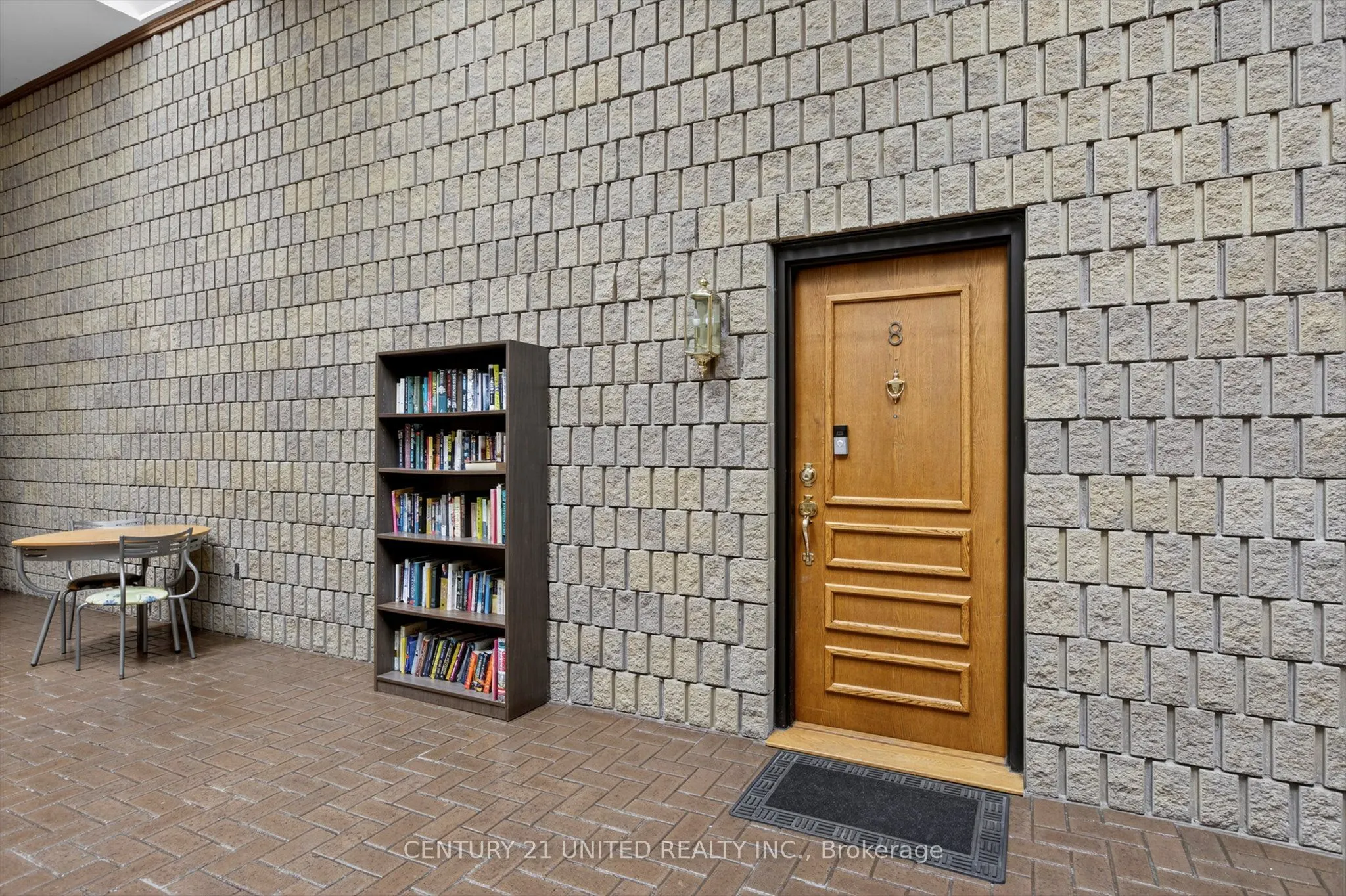 635 Whitaker Street, #8