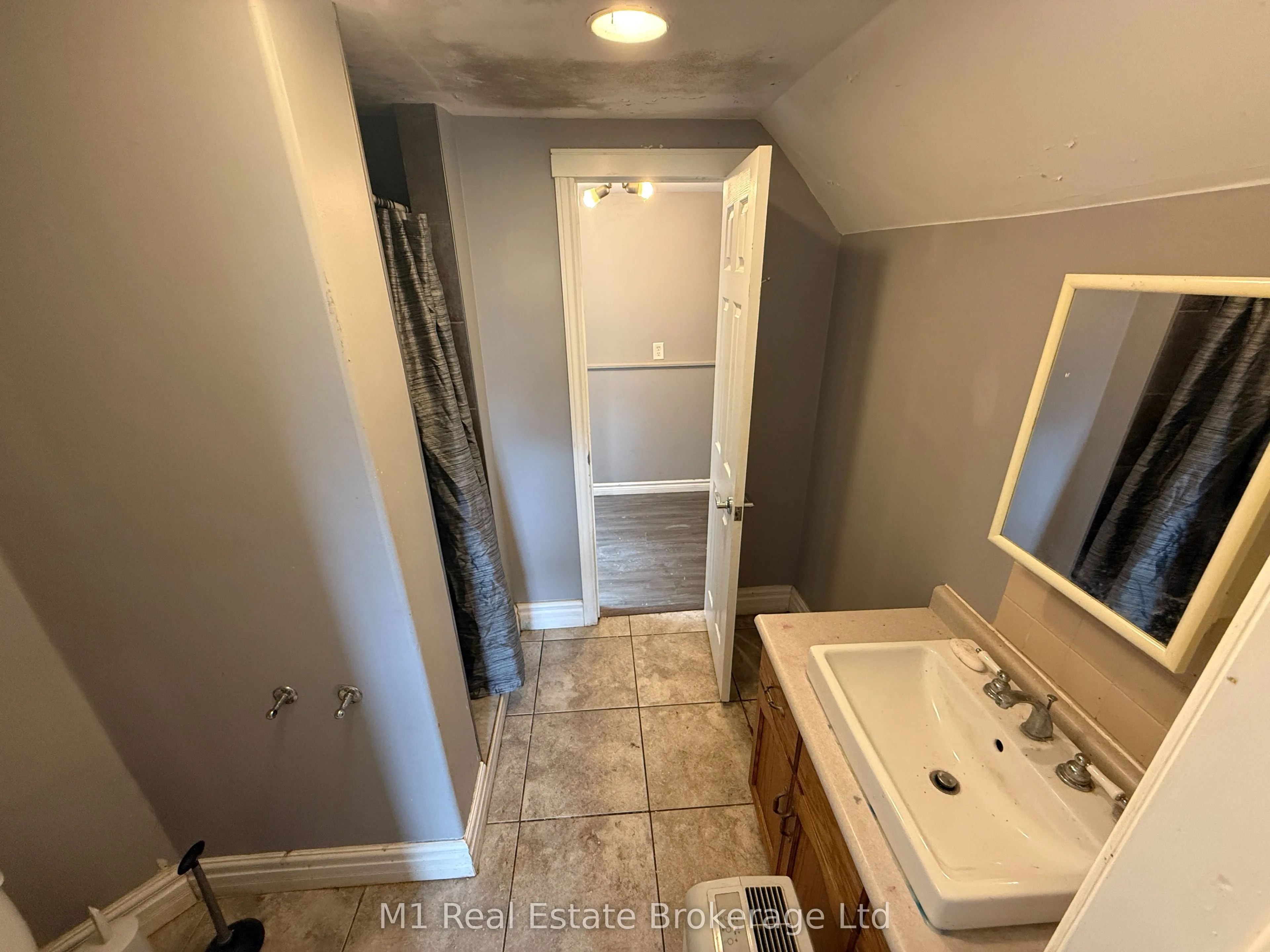 779 Scottsdale Drive