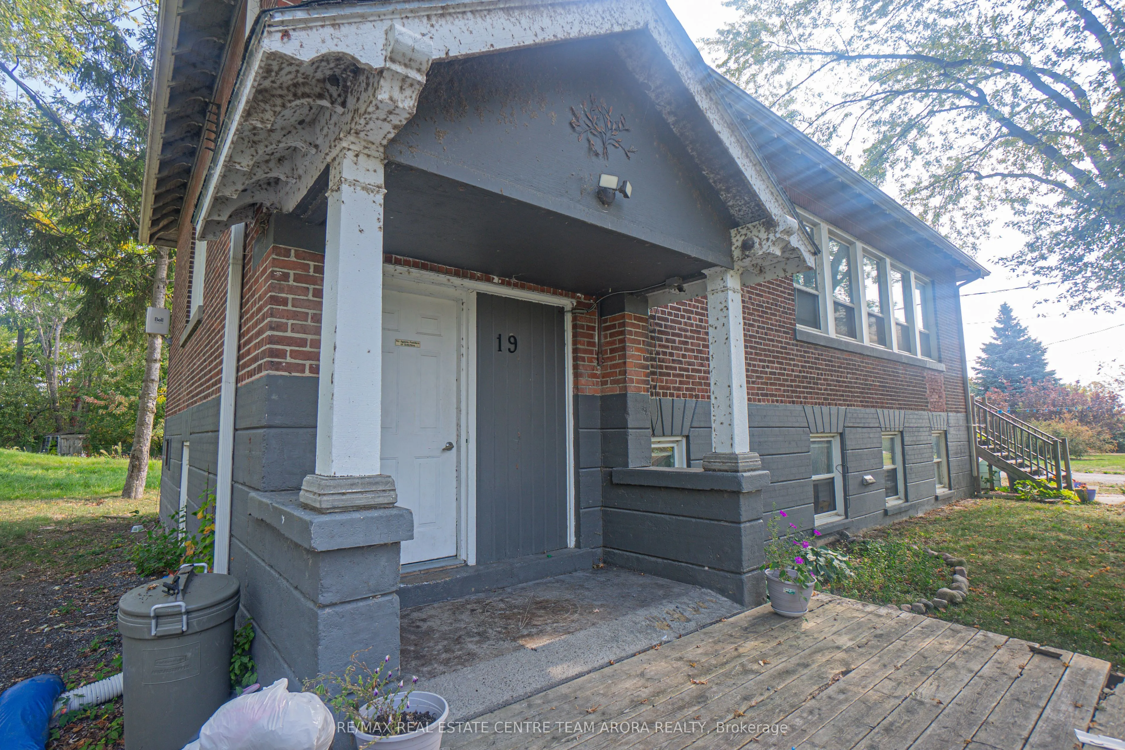 19 QUINTE VIEW Drive