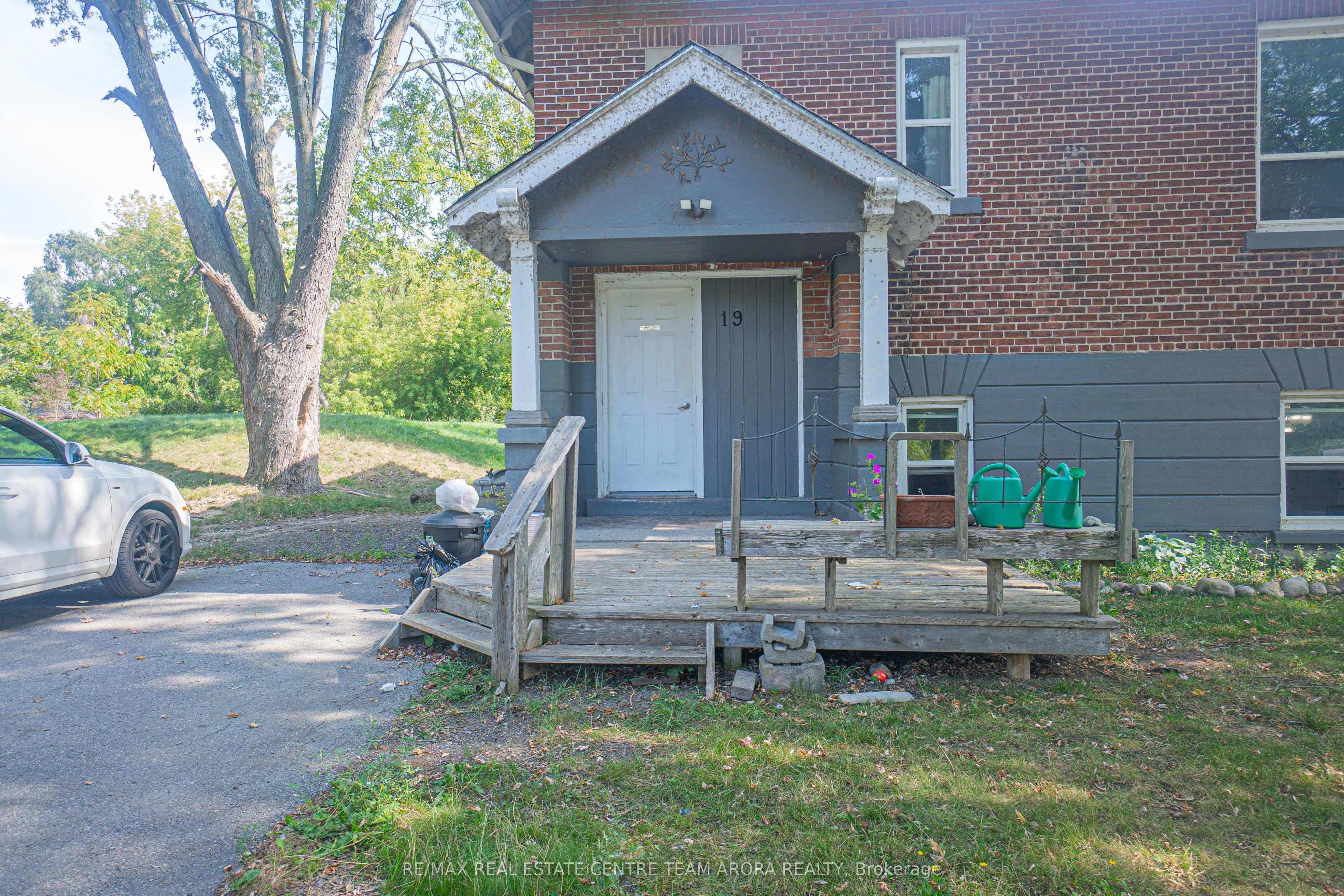 19 QUINTE VIEW Drive