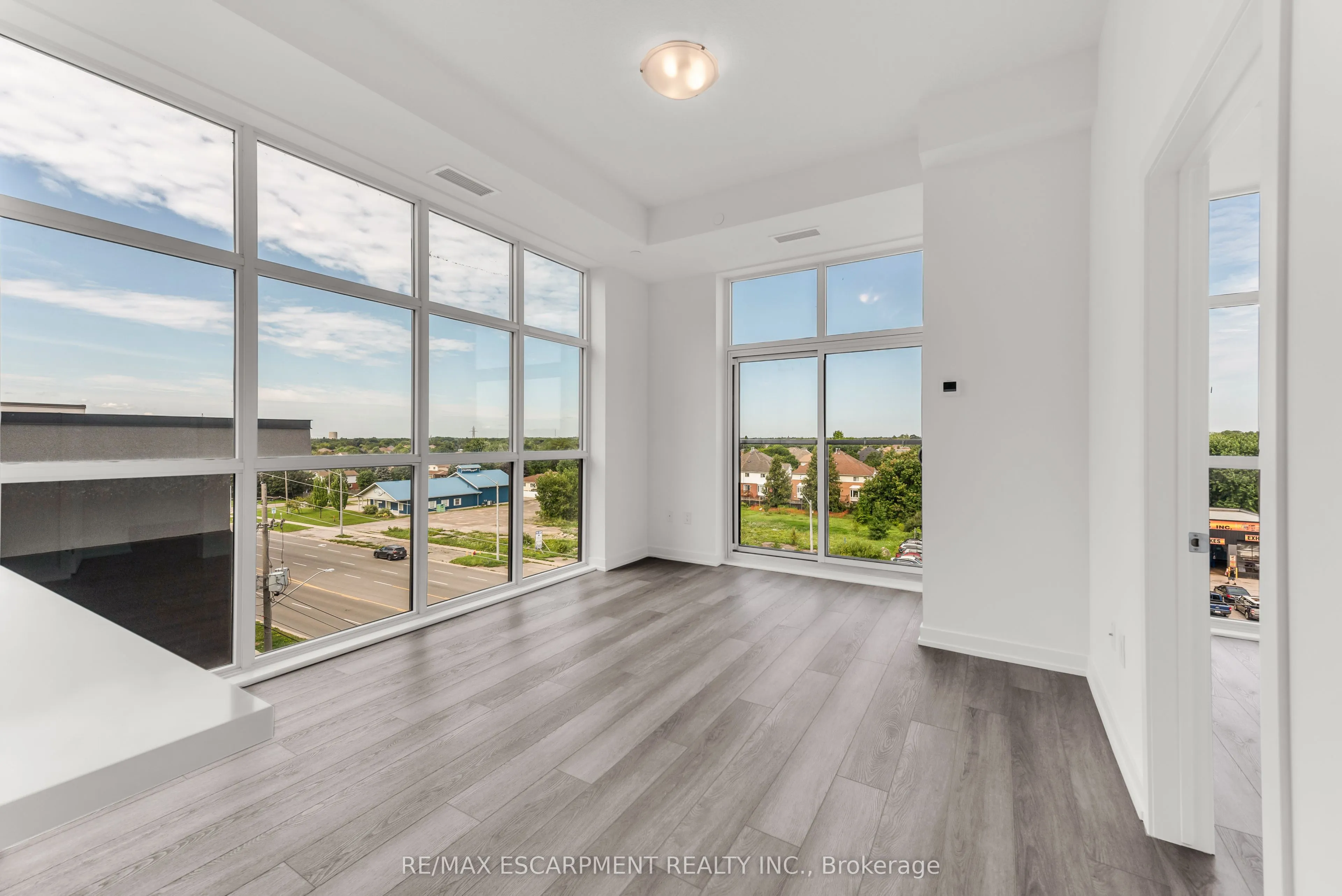 460 Dundas Street E, #502