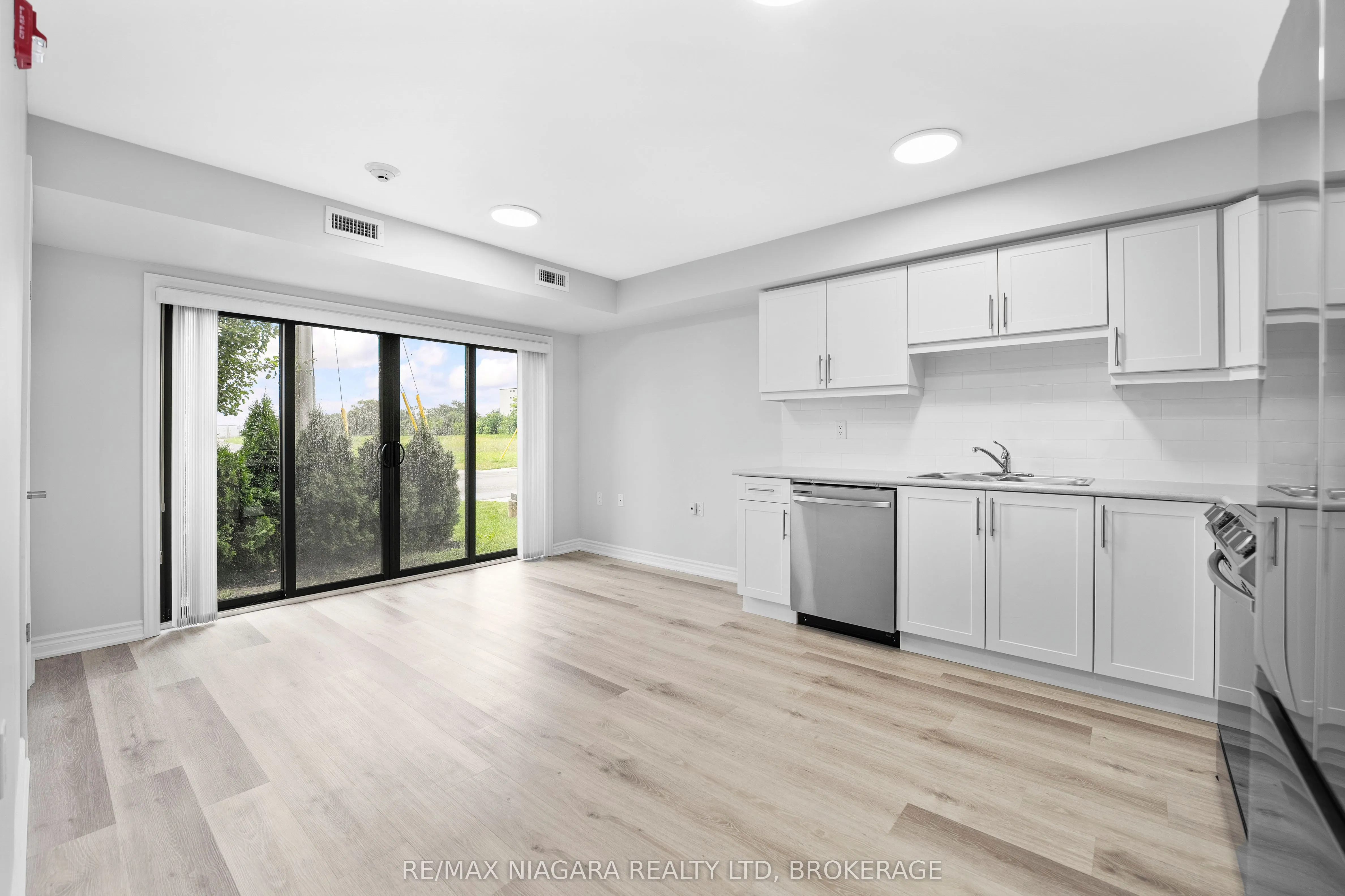 63 Vine Street S, #103