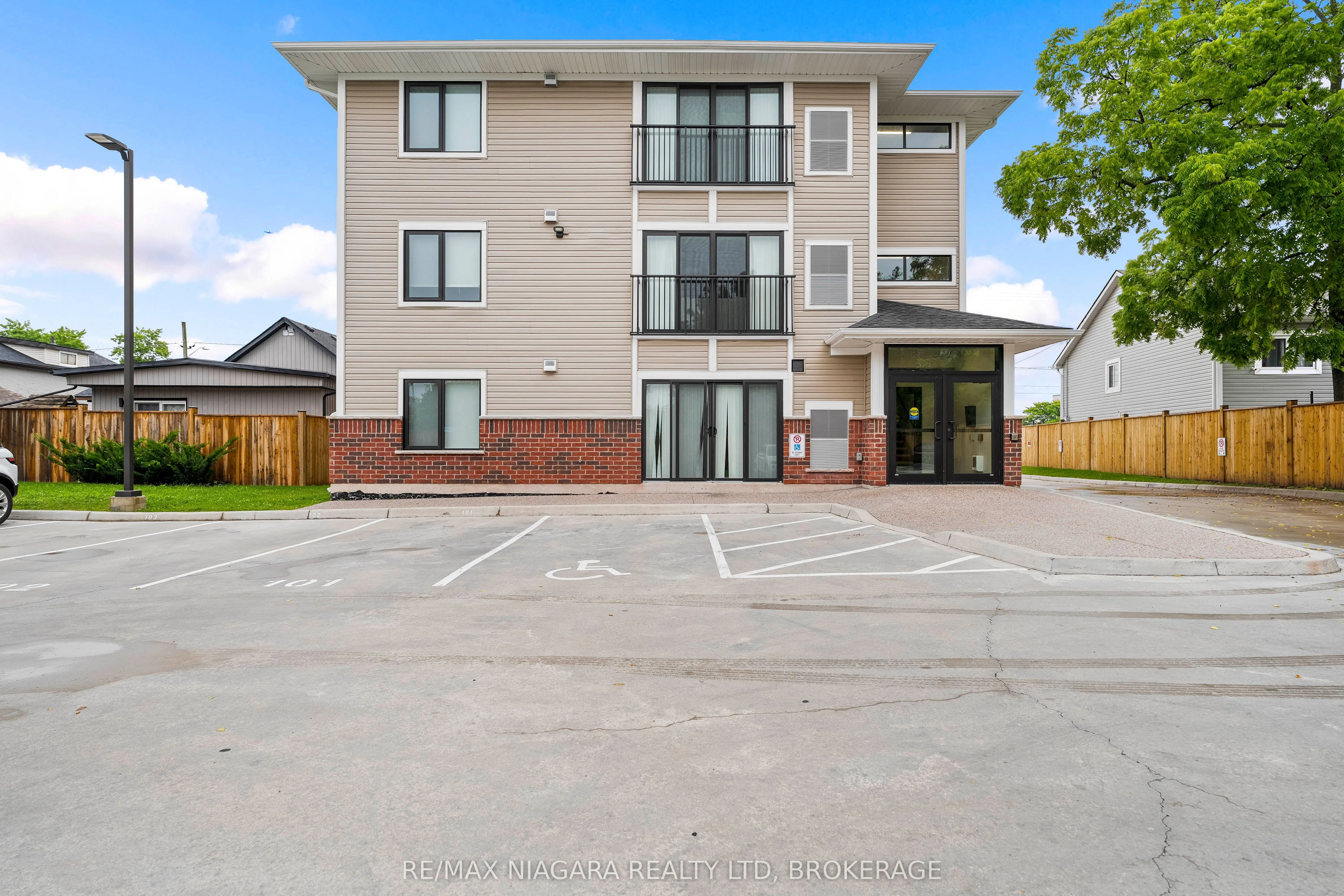 63 Vine Street S, #103