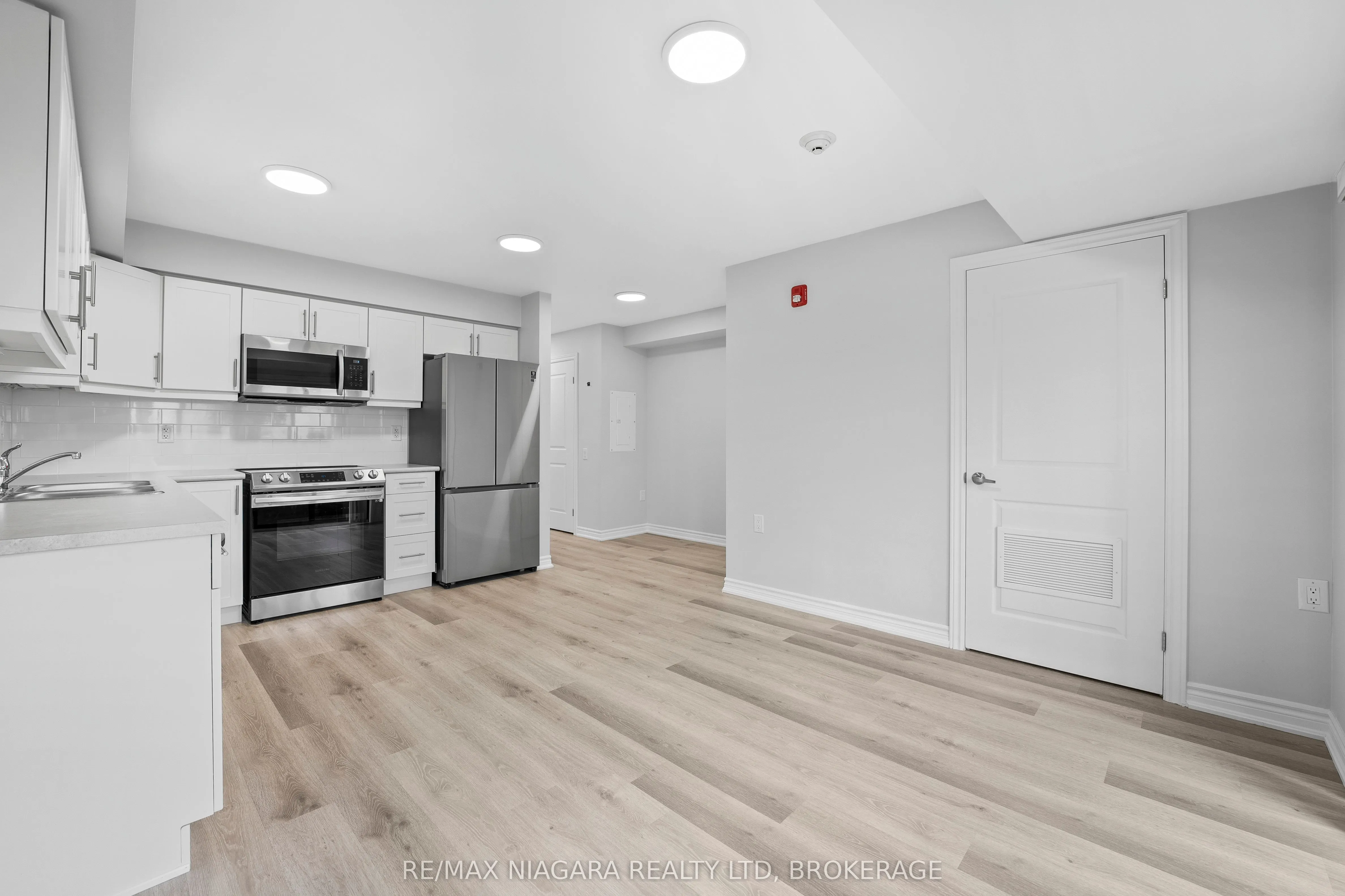 63 Vine Street S, #103