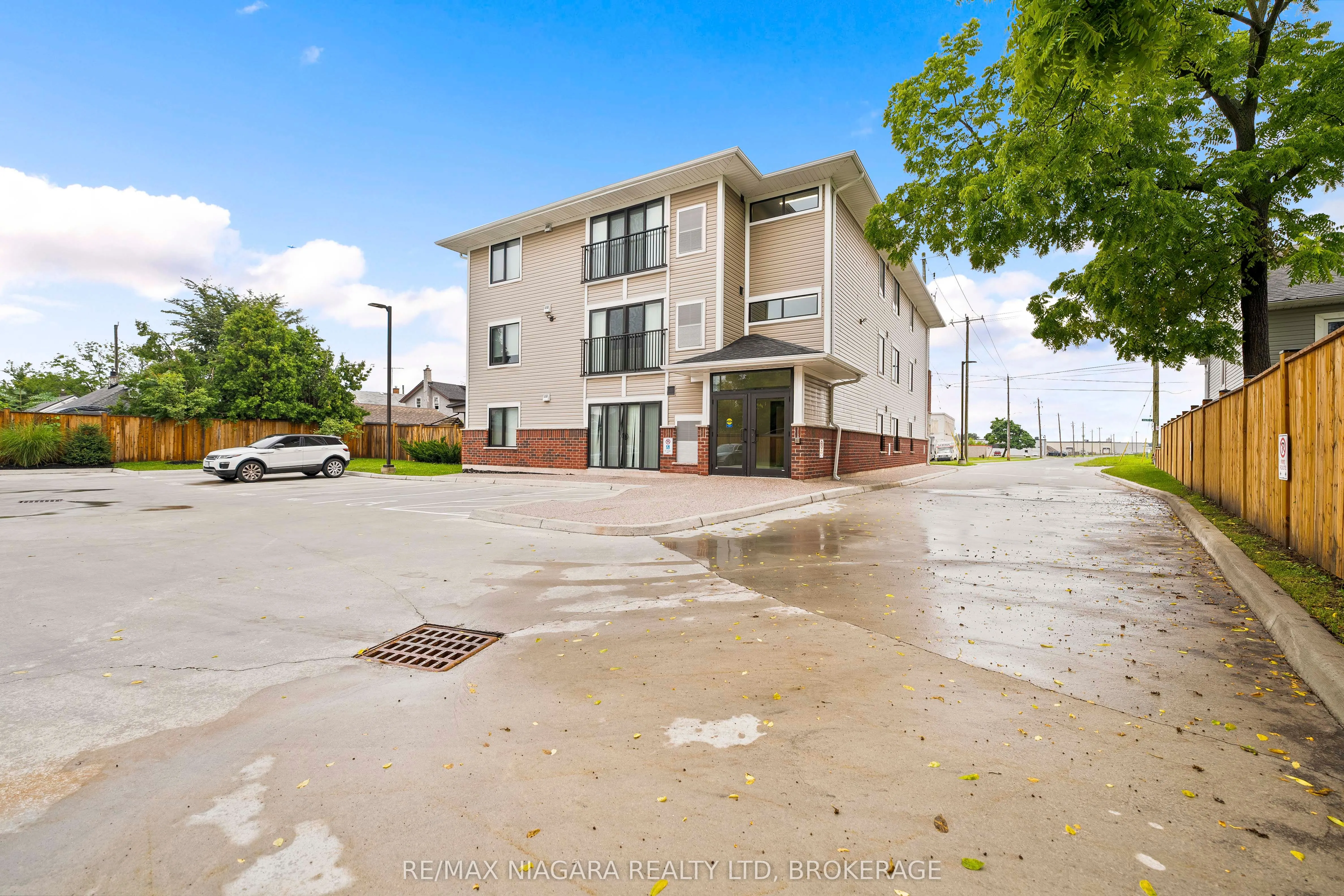 63 Vine Street S, #103