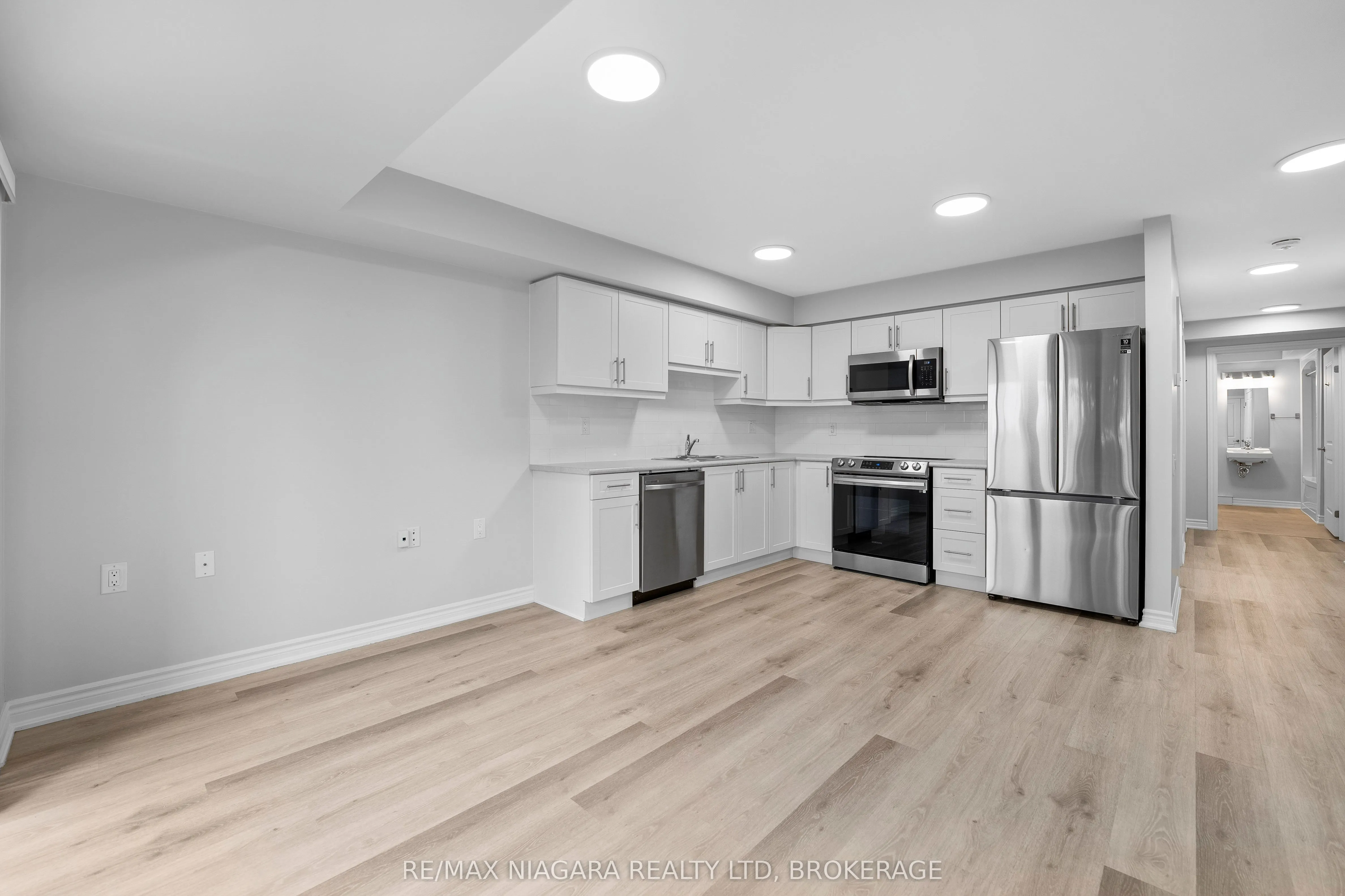 63 Vine Street S, #103