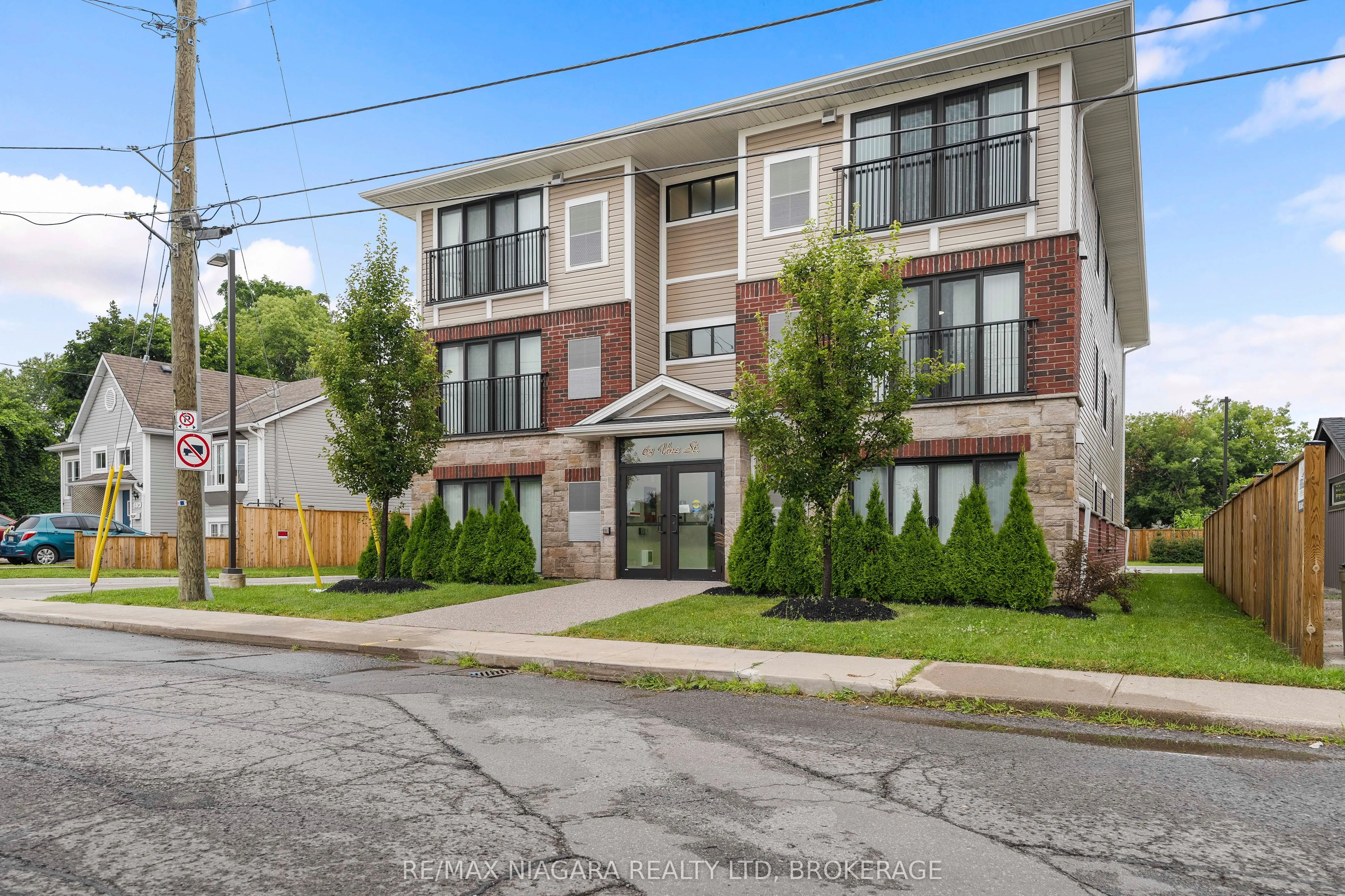 63 Vine Street S, #103