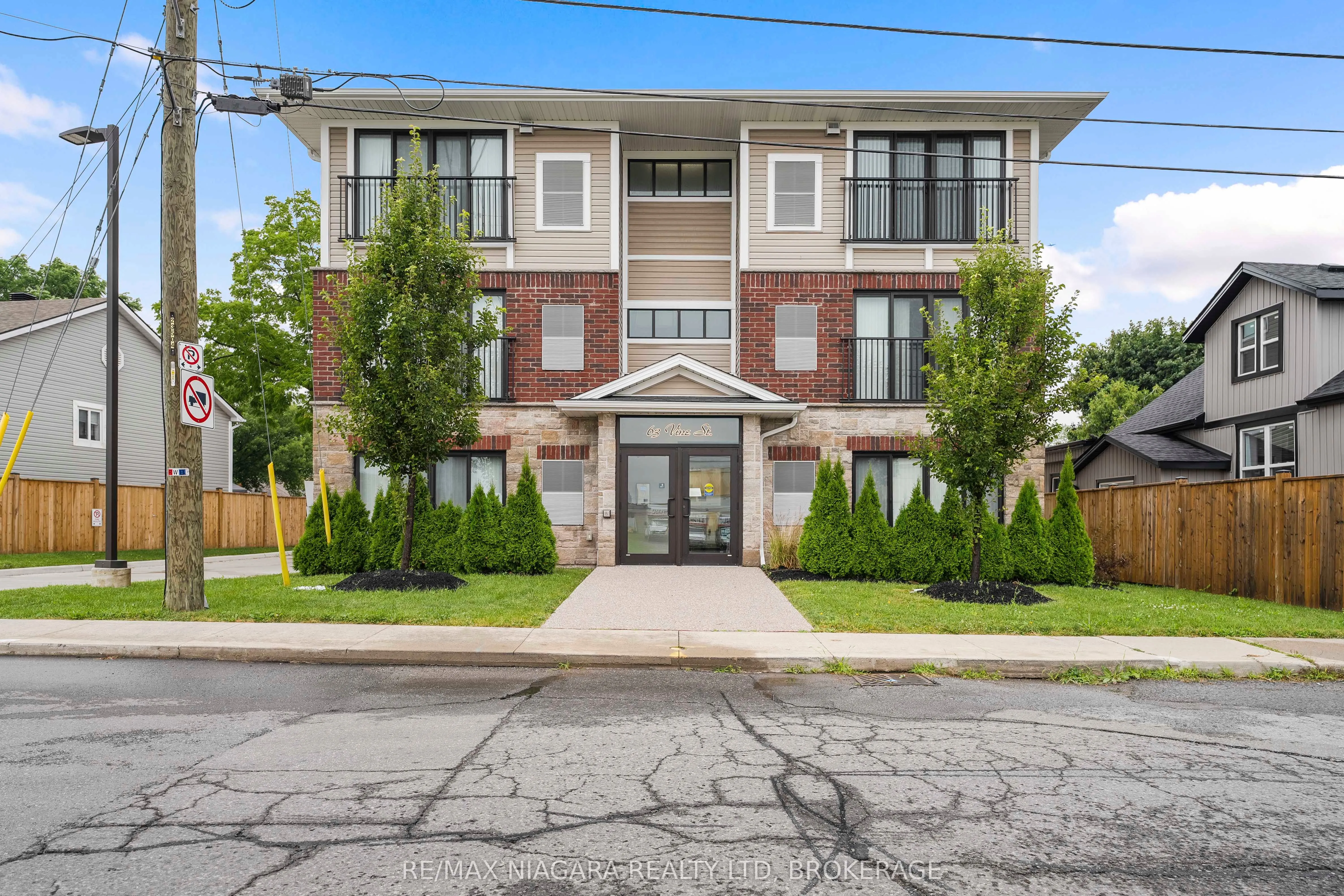 63 Vine Street S, #103