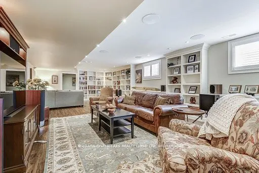 12 Stoneridge Crescent