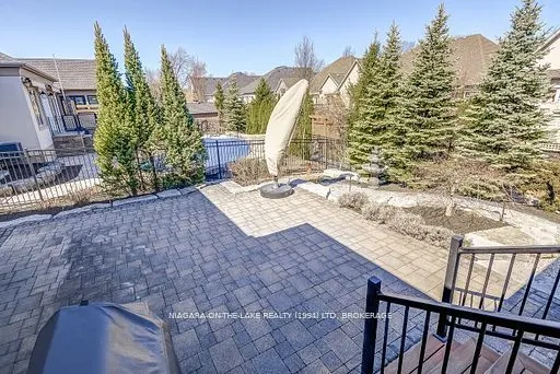 12 Stoneridge Crescent