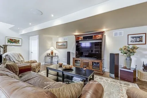 12 Stoneridge Crescent